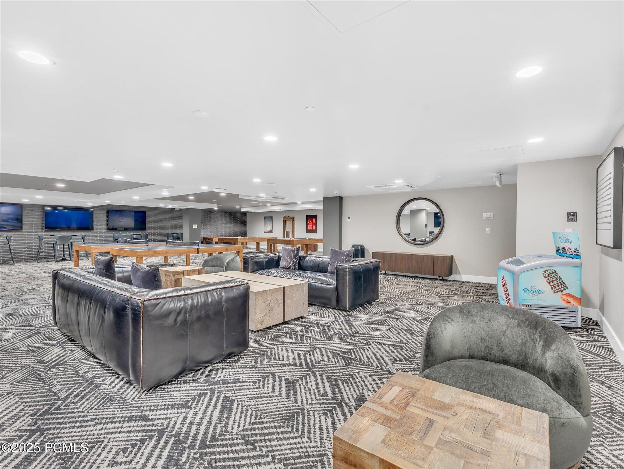 909 W Peace Tree Trail 203