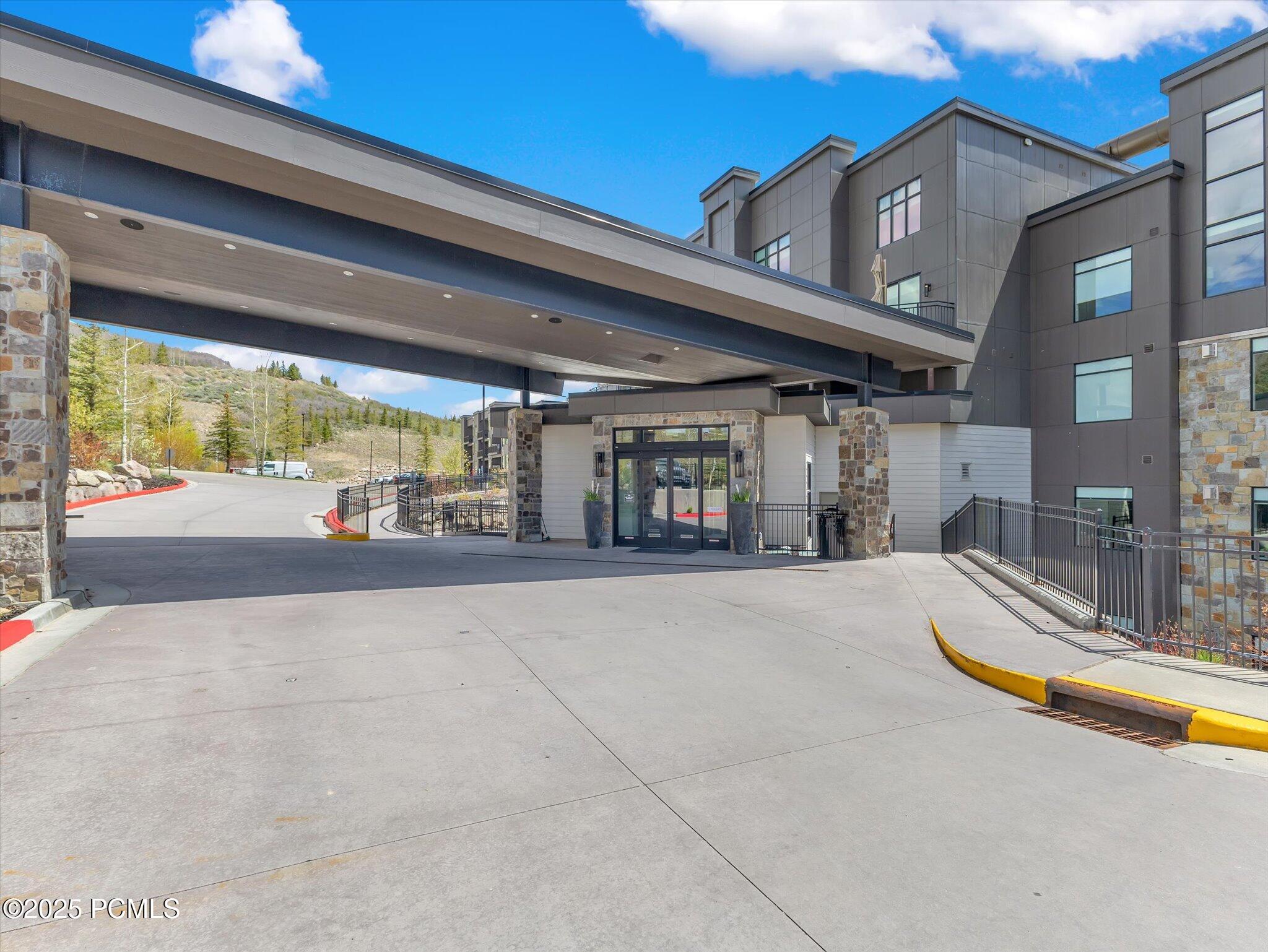 909 W Peace Tree Trail 203