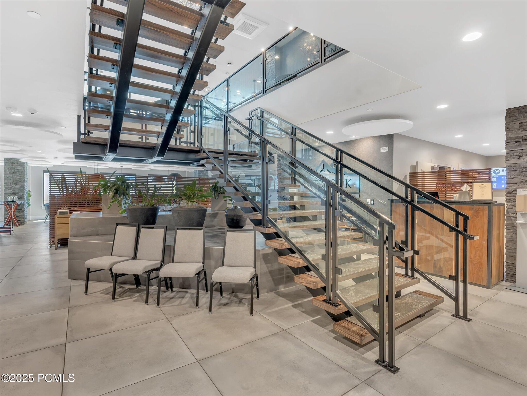 909 W Peace Tree Trail 203