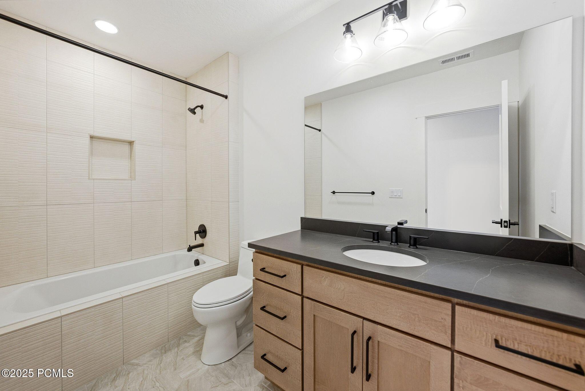 674 E Silver Hill Loop