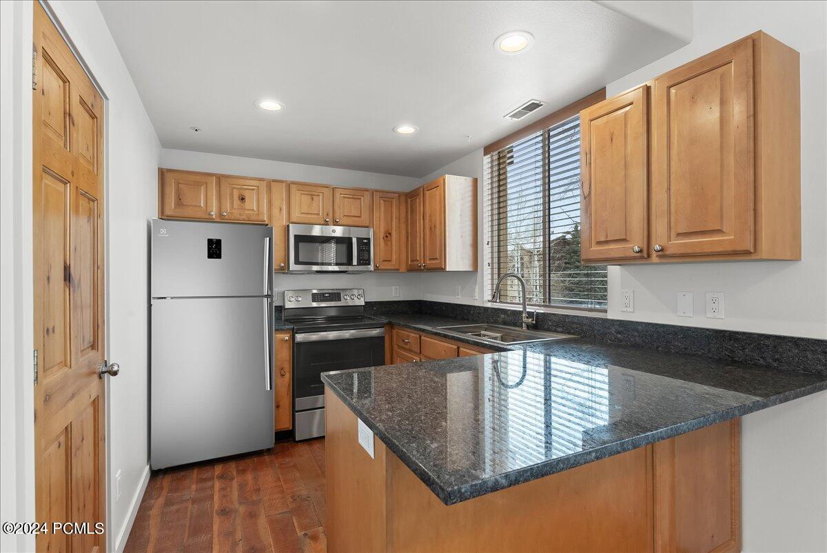 1600 Pinebrook Boulevard Apt E4