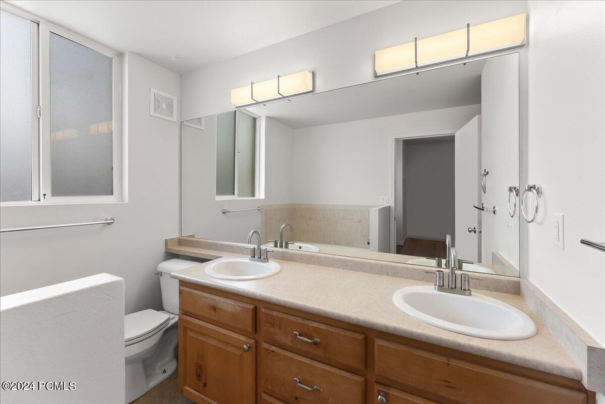 1600 Pinebrook Boulevard Apt E4