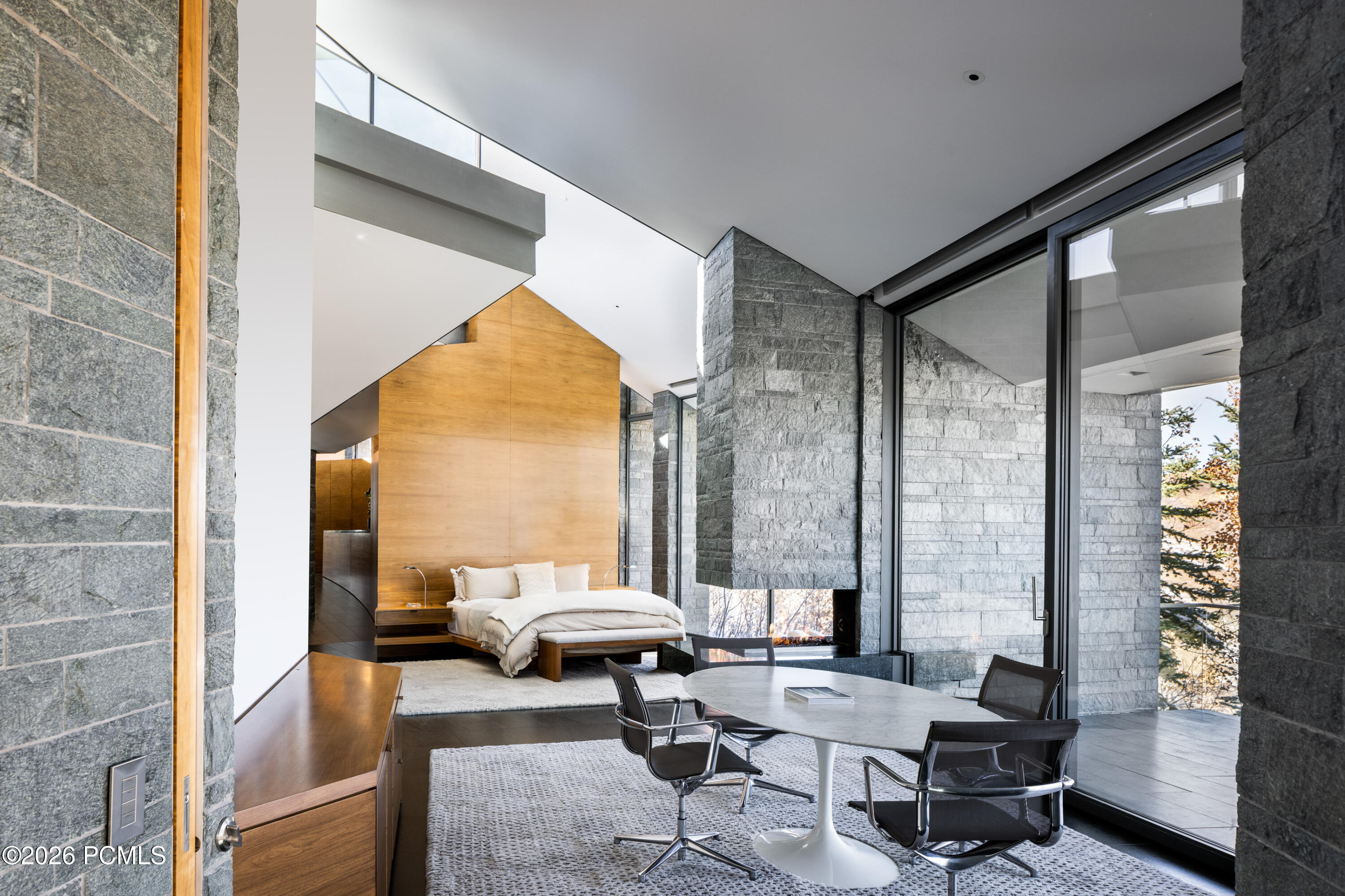 3853 Rockport Ridge Road