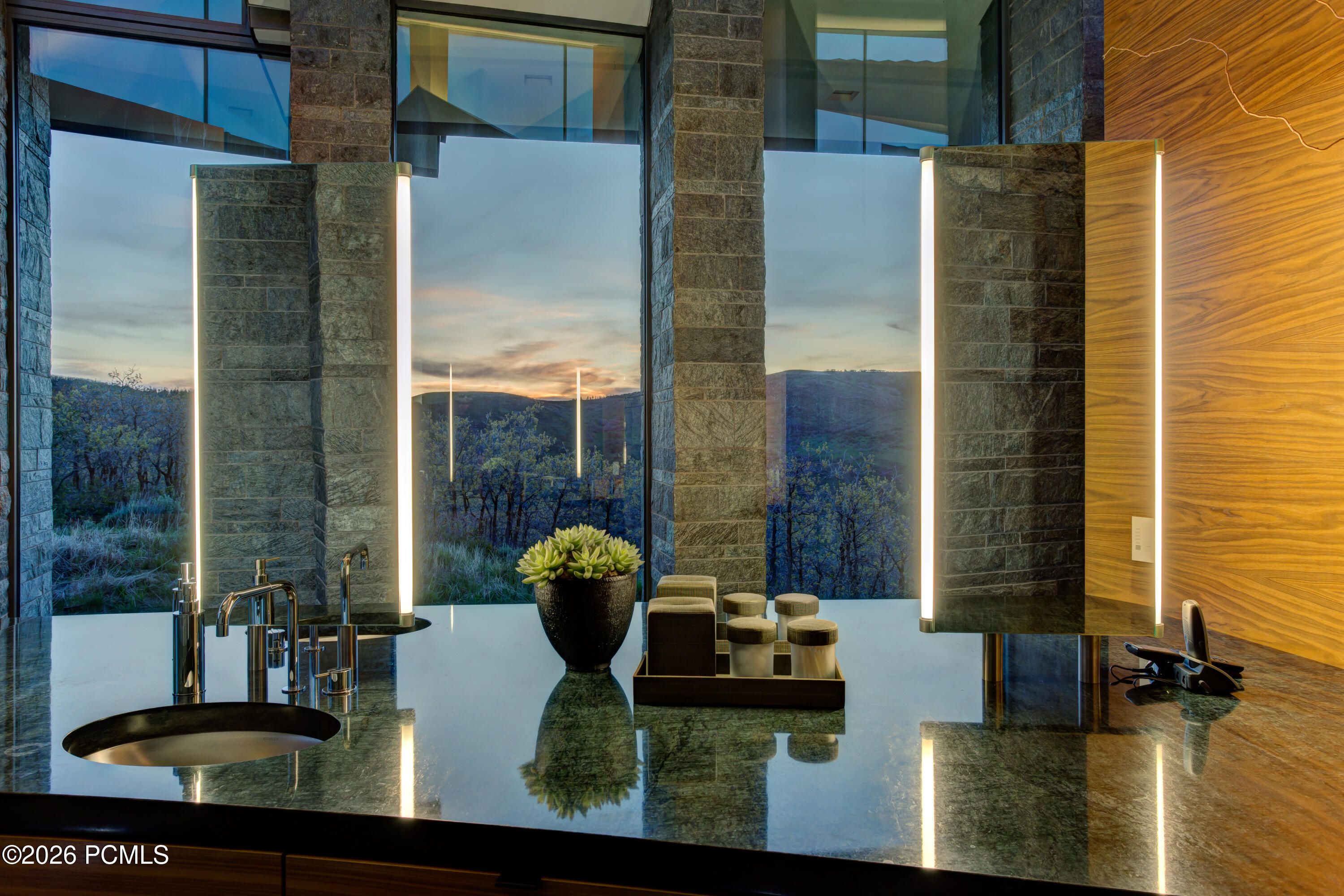 3853 Rockport Ridge Road