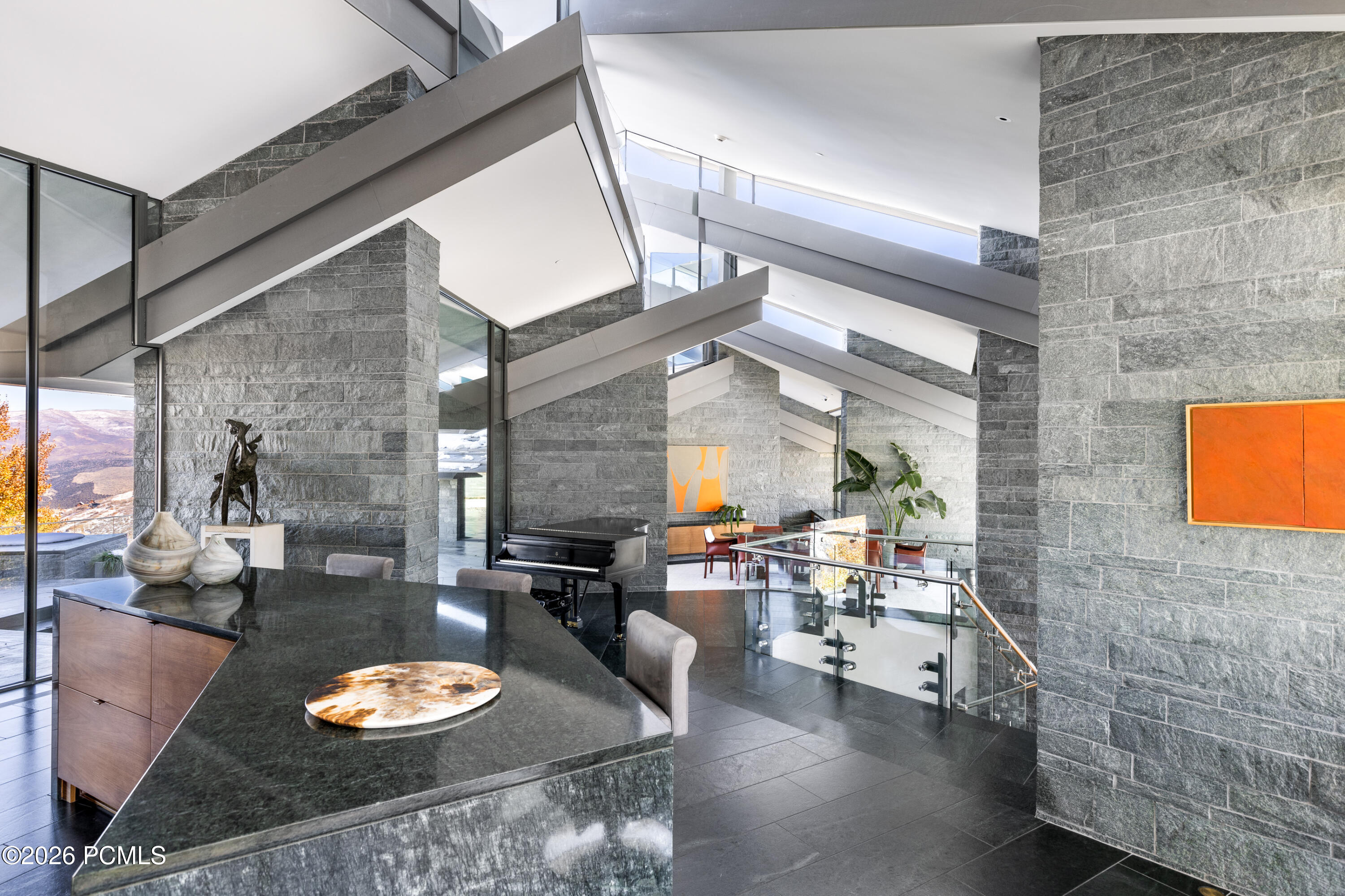 3853 Rockport Ridge Road