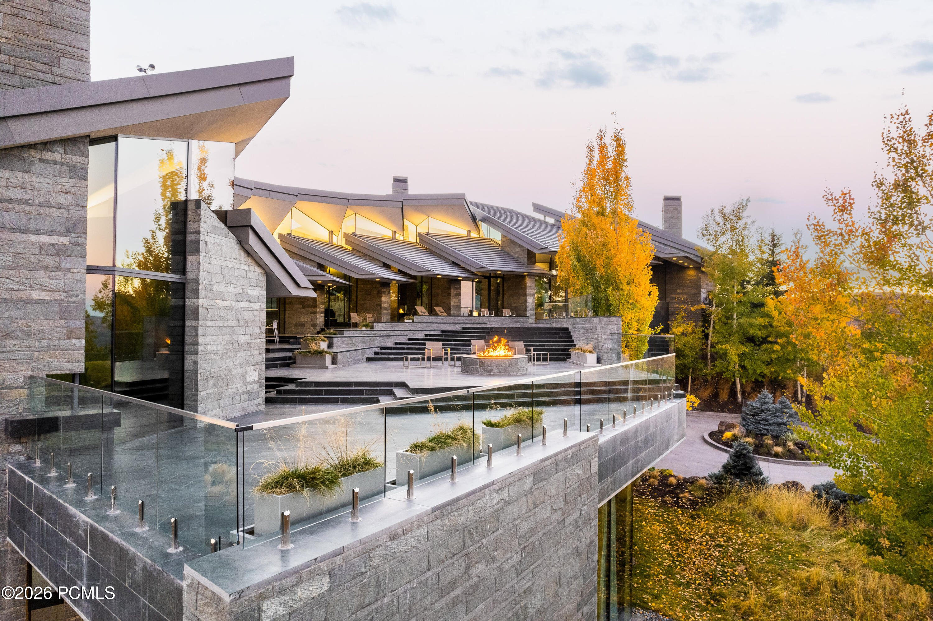 3853 Rockport Ridge Road