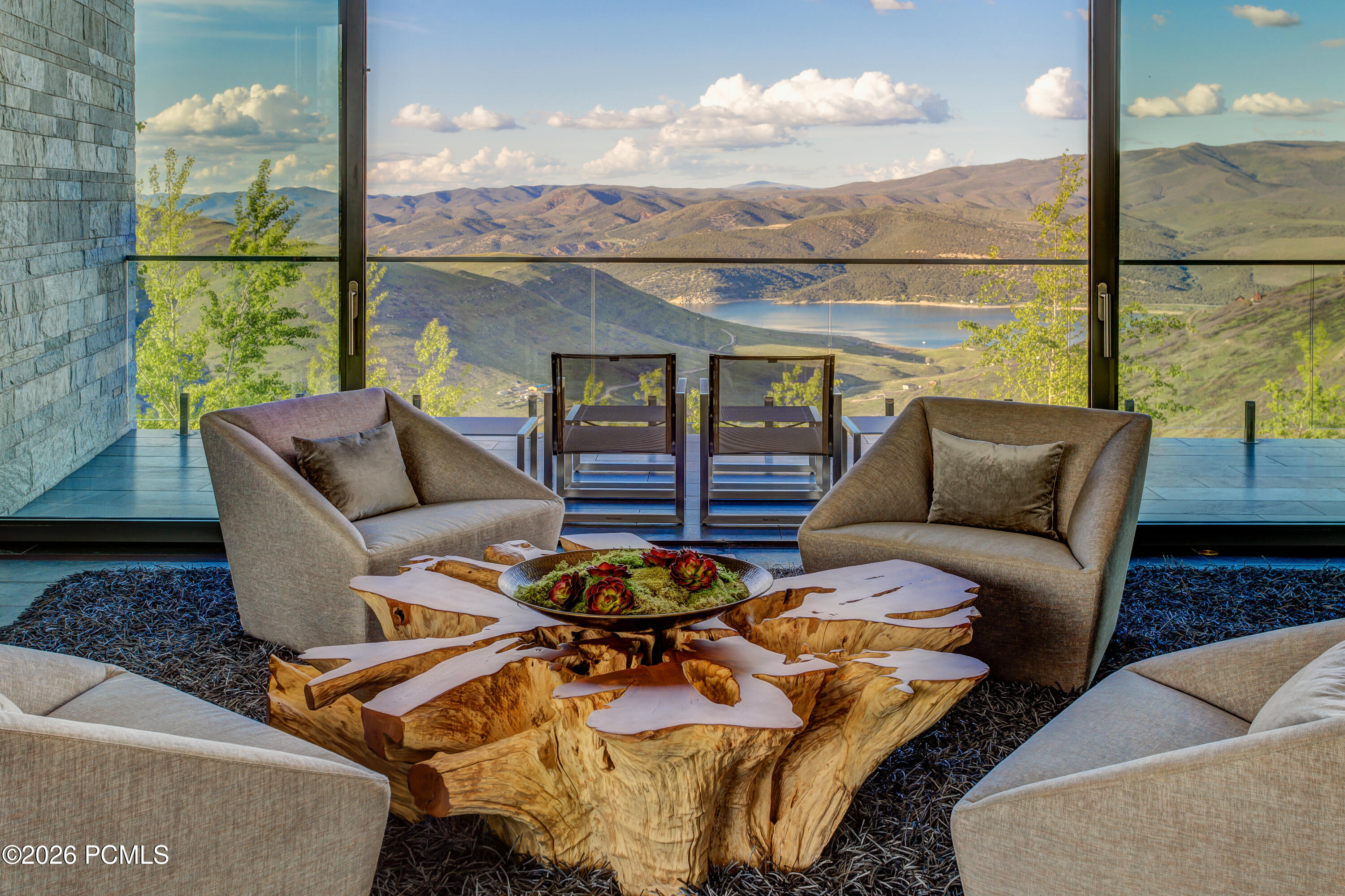 3853 Rockport Ridge Road