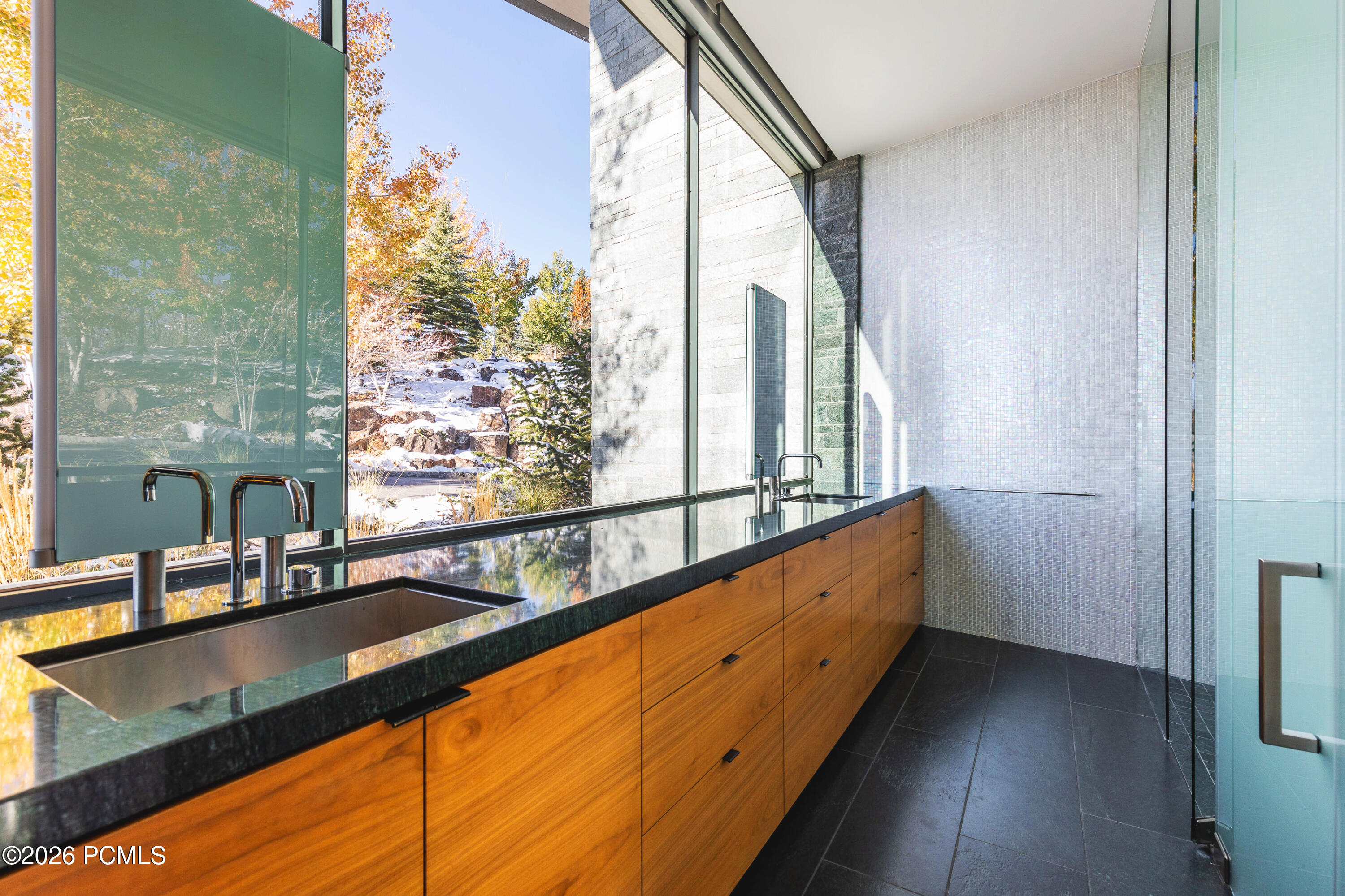 3853 Rockport Ridge Road