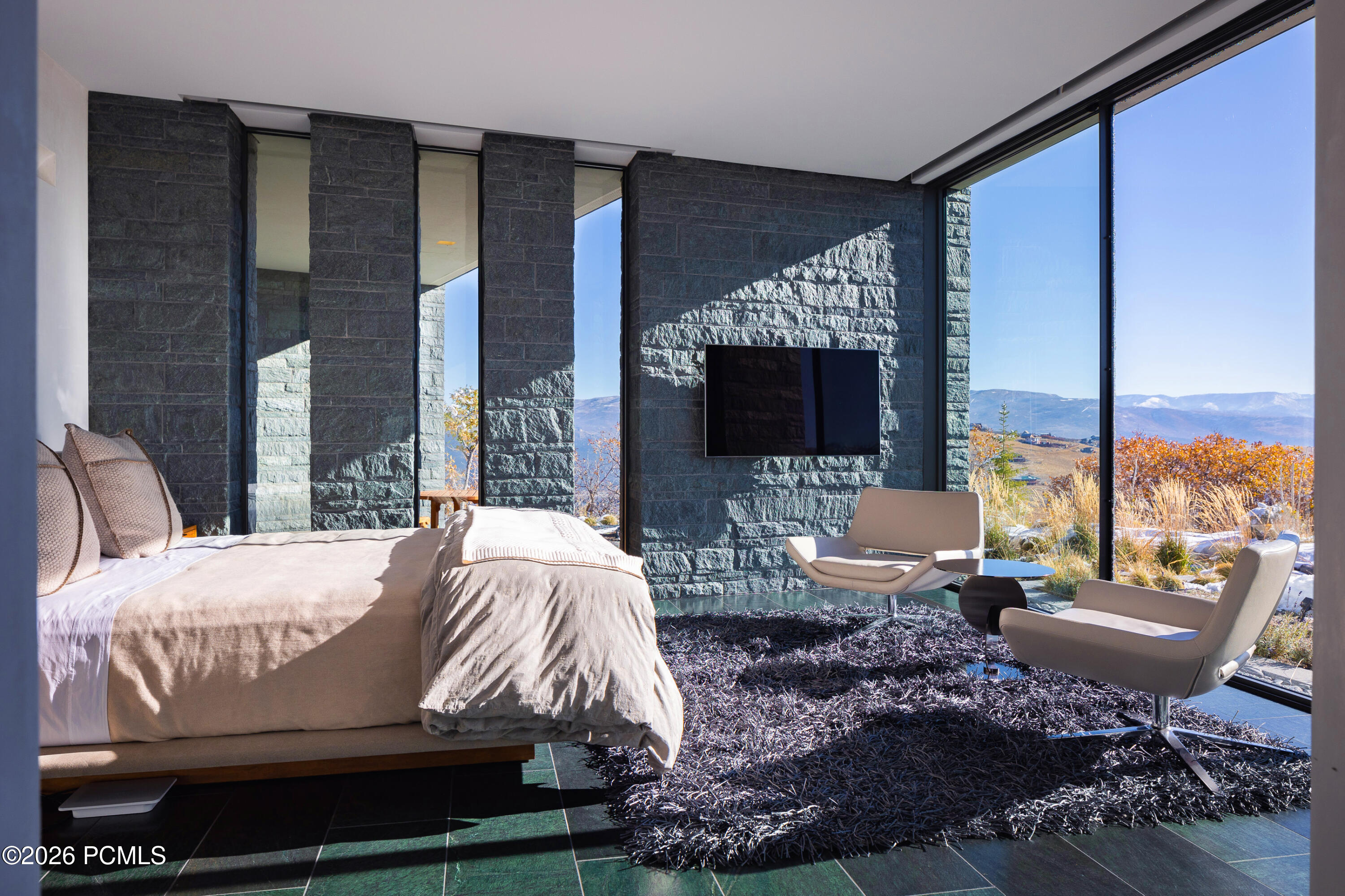 3853 Rockport Ridge Road