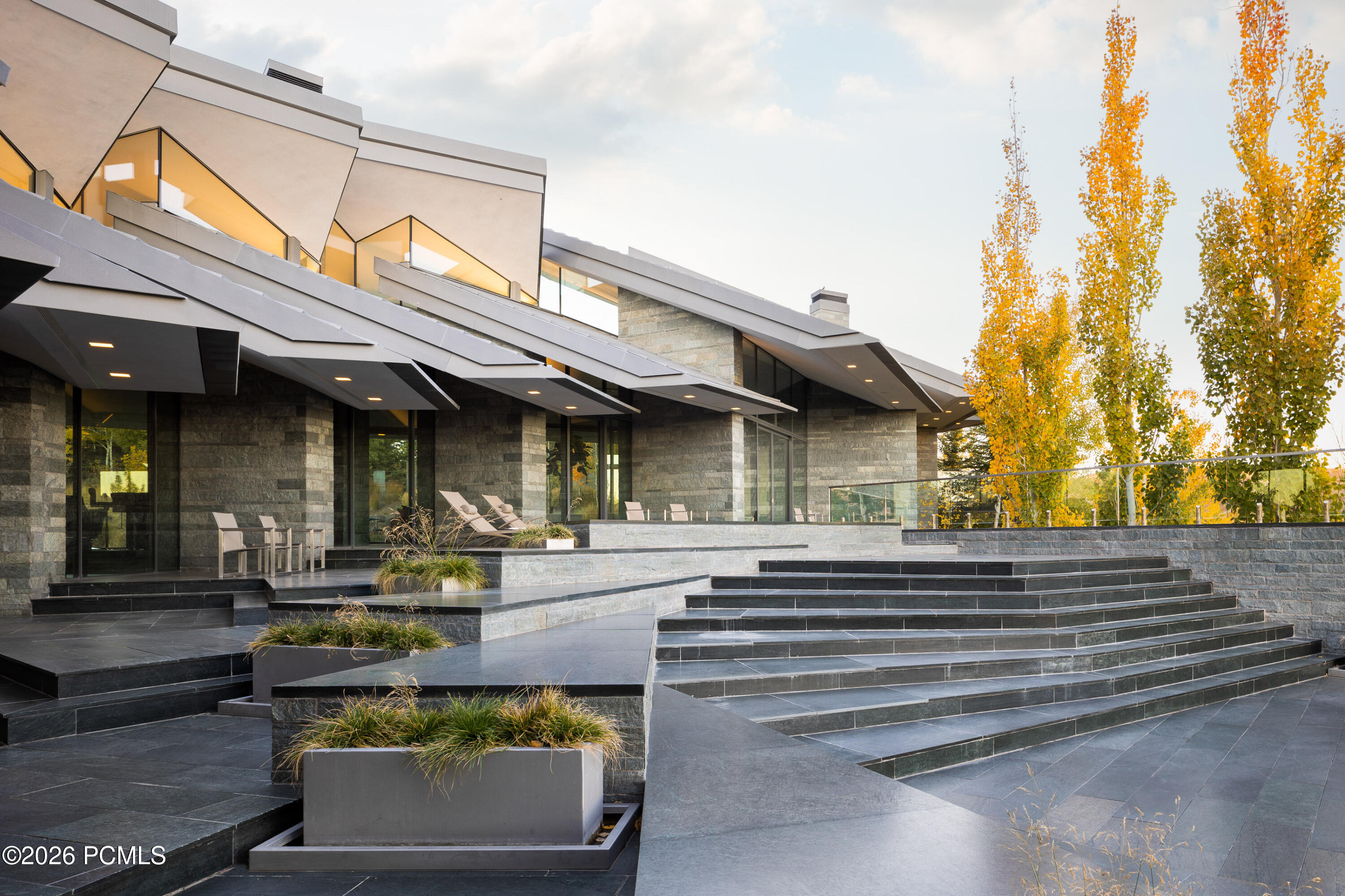 3853 Rockport Ridge Road