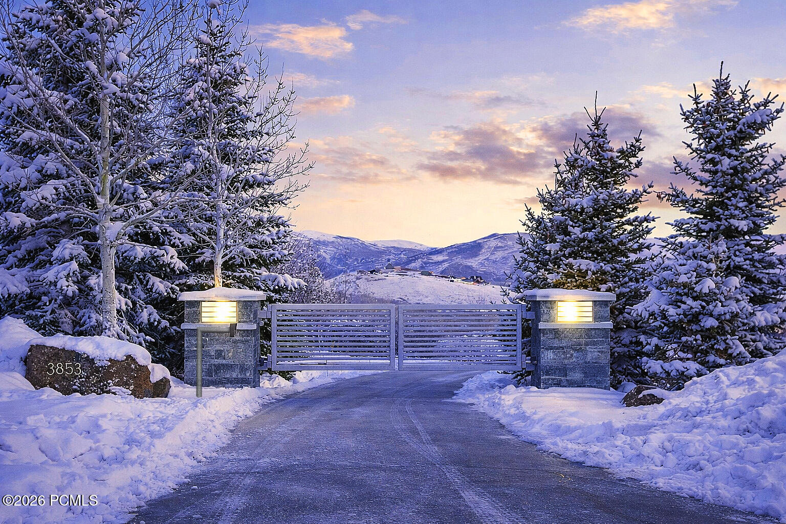 3853 Rockport Ridge Road