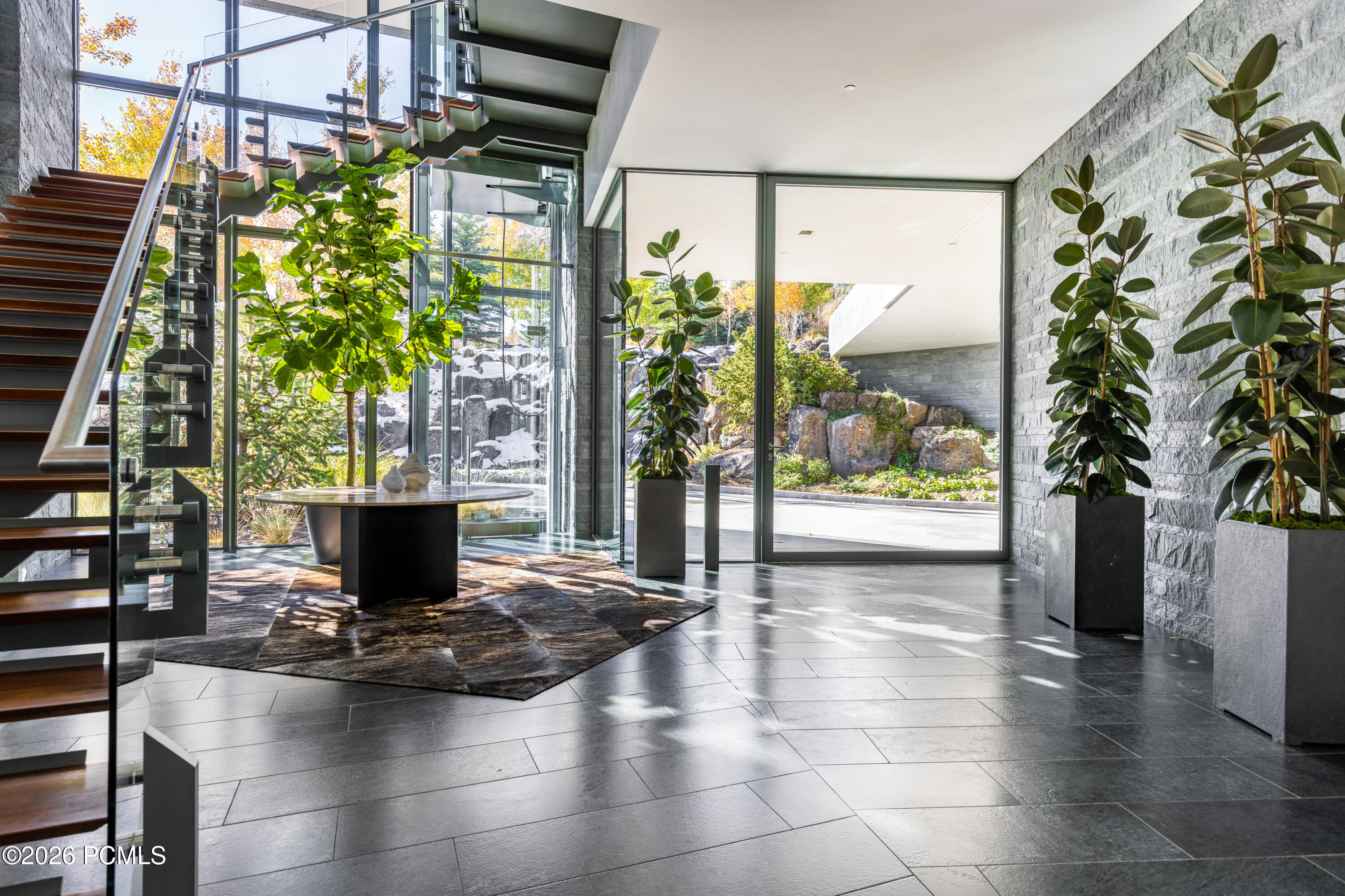 3853 Rockport Ridge Road