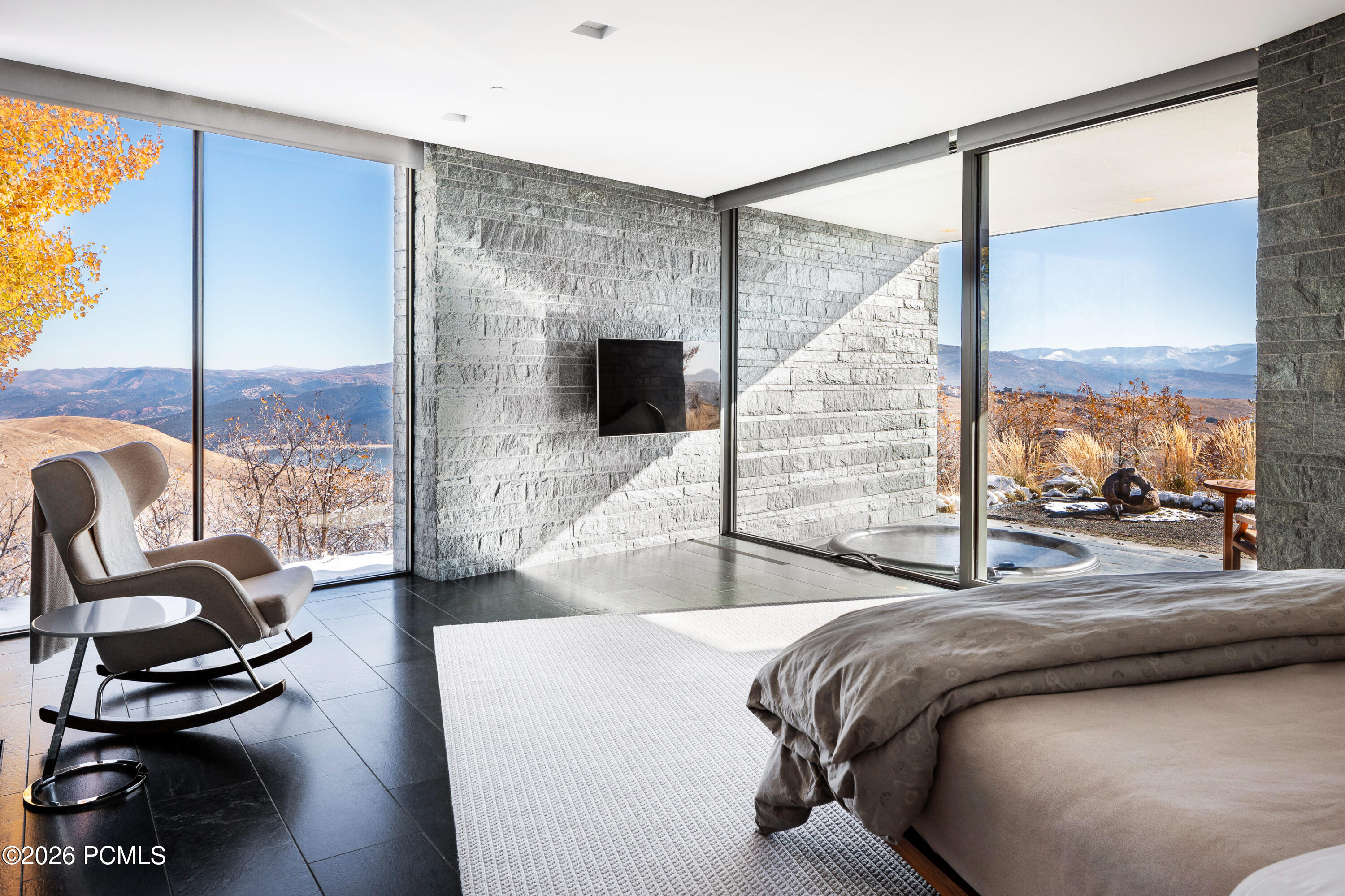 3853 Rockport Ridge Road