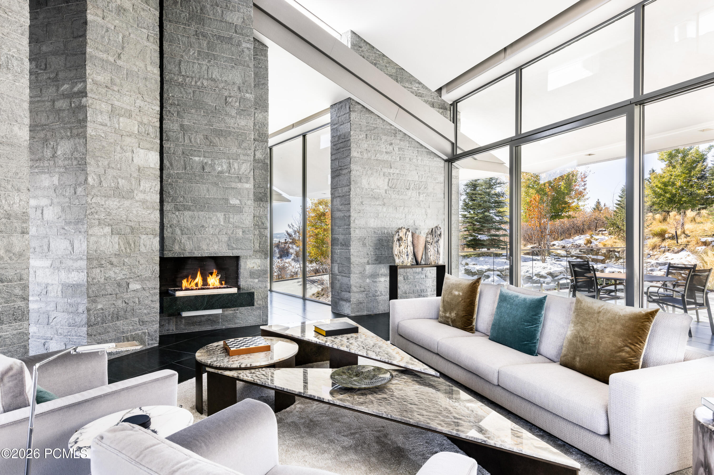 3853 Rockport Ridge Road