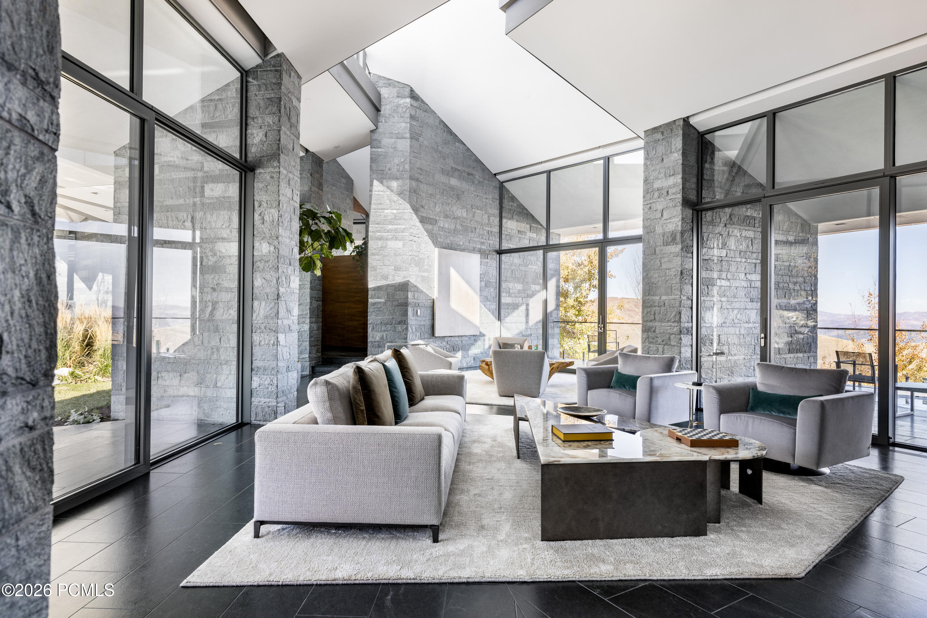 3853 Rockport Ridge Road