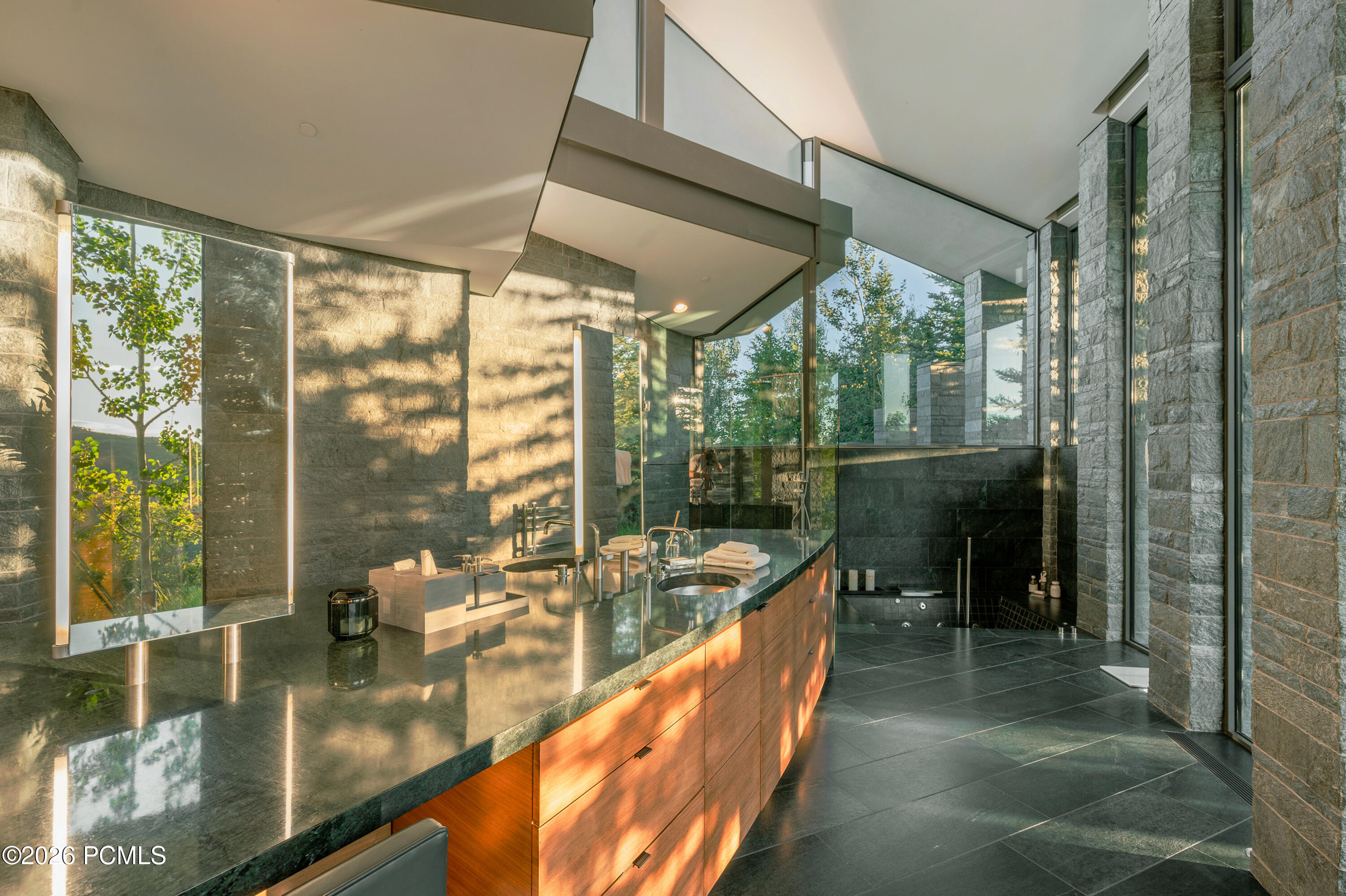 3853 Rockport Ridge Road