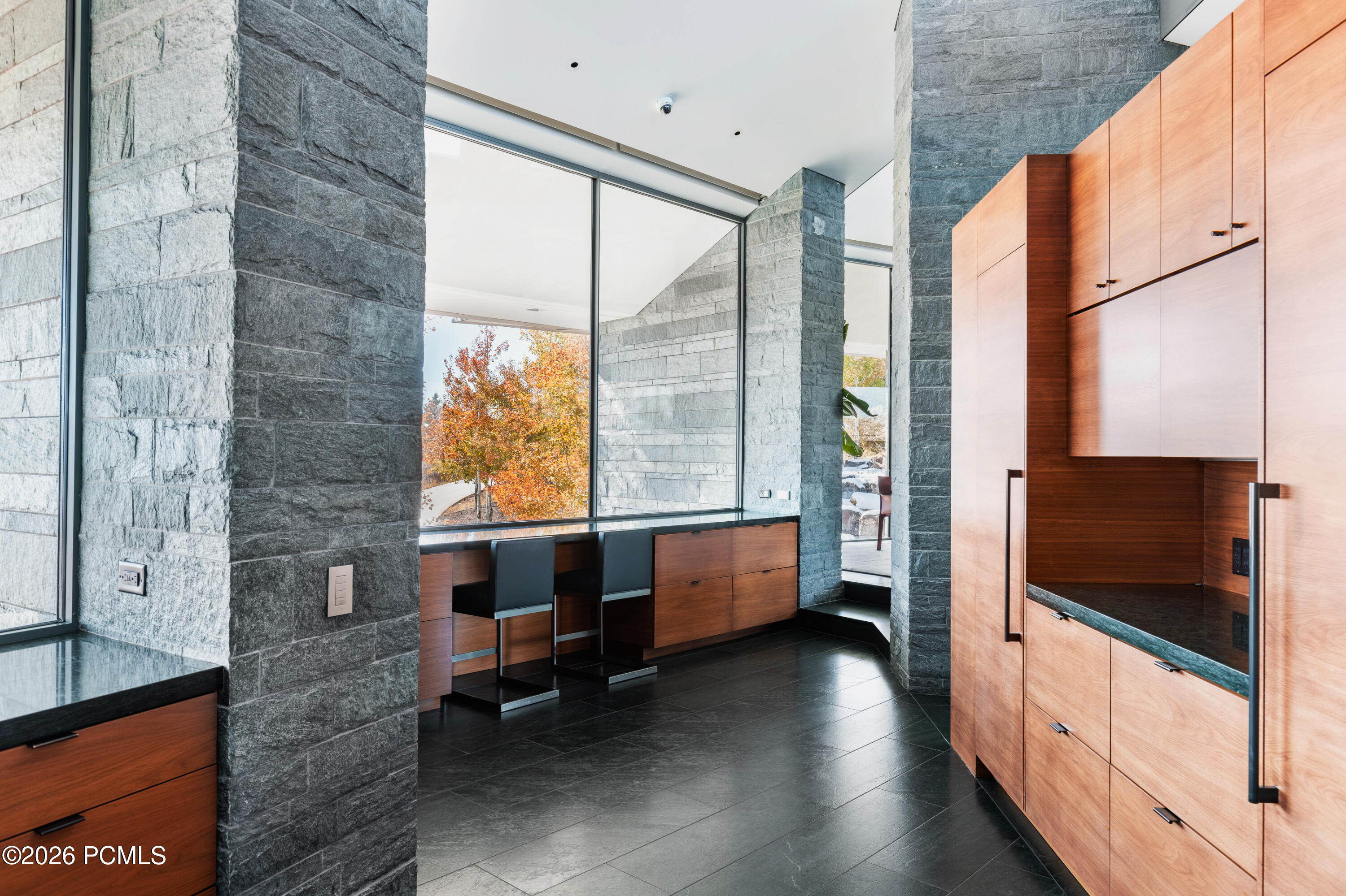 3853 Rockport Ridge Road