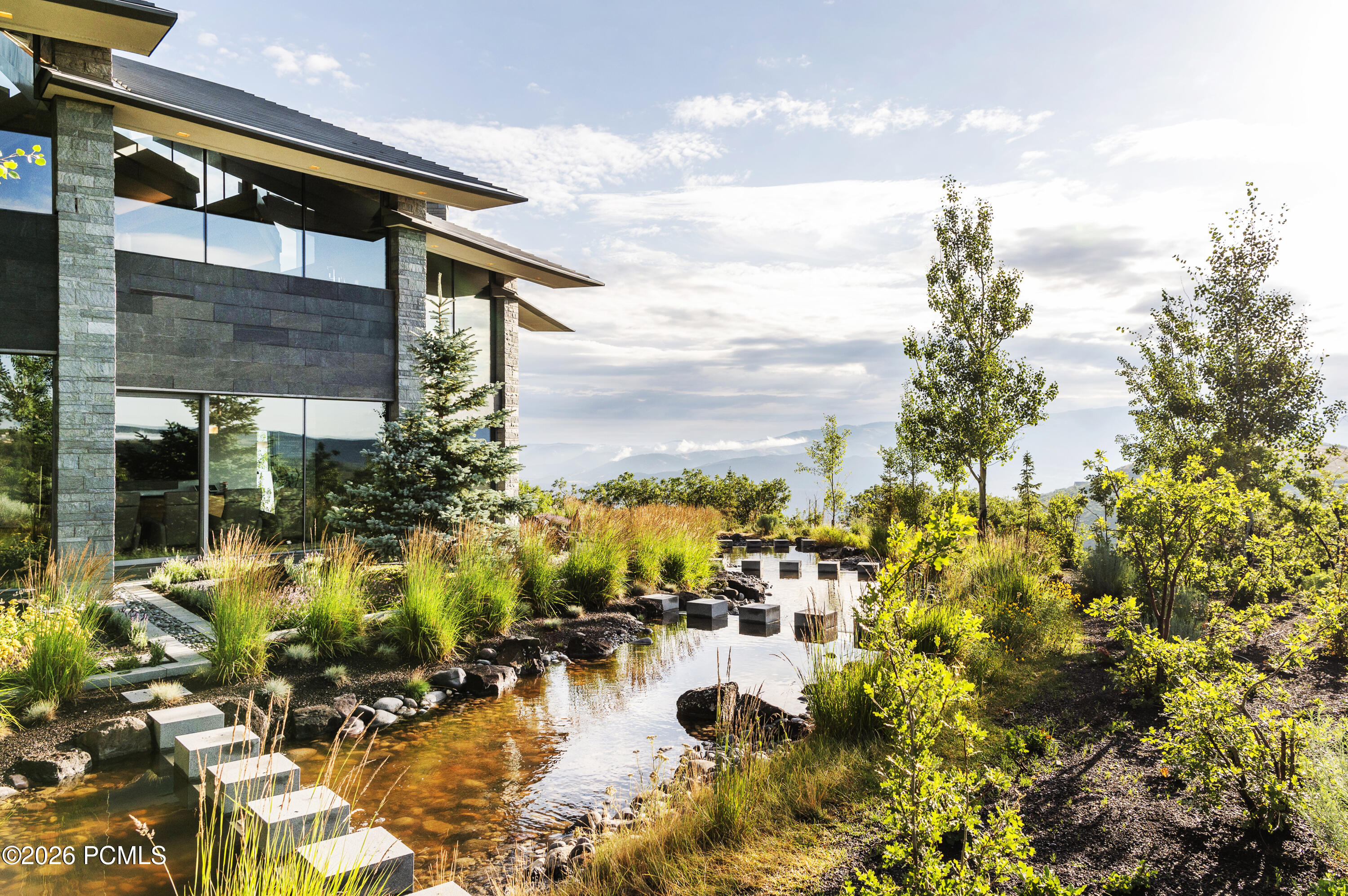 3853 Rockport Ridge Road