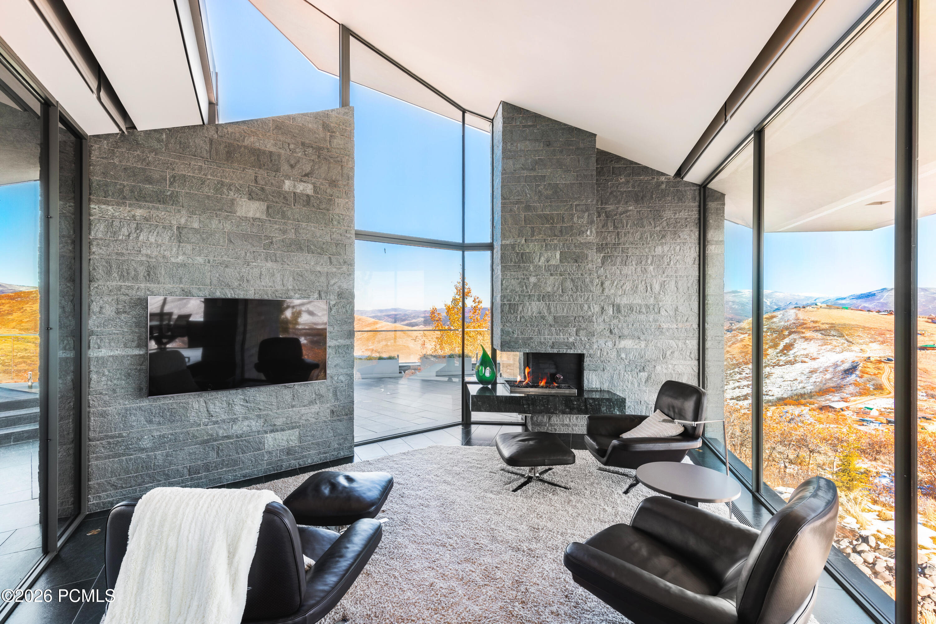 3853 Rockport Ridge Road