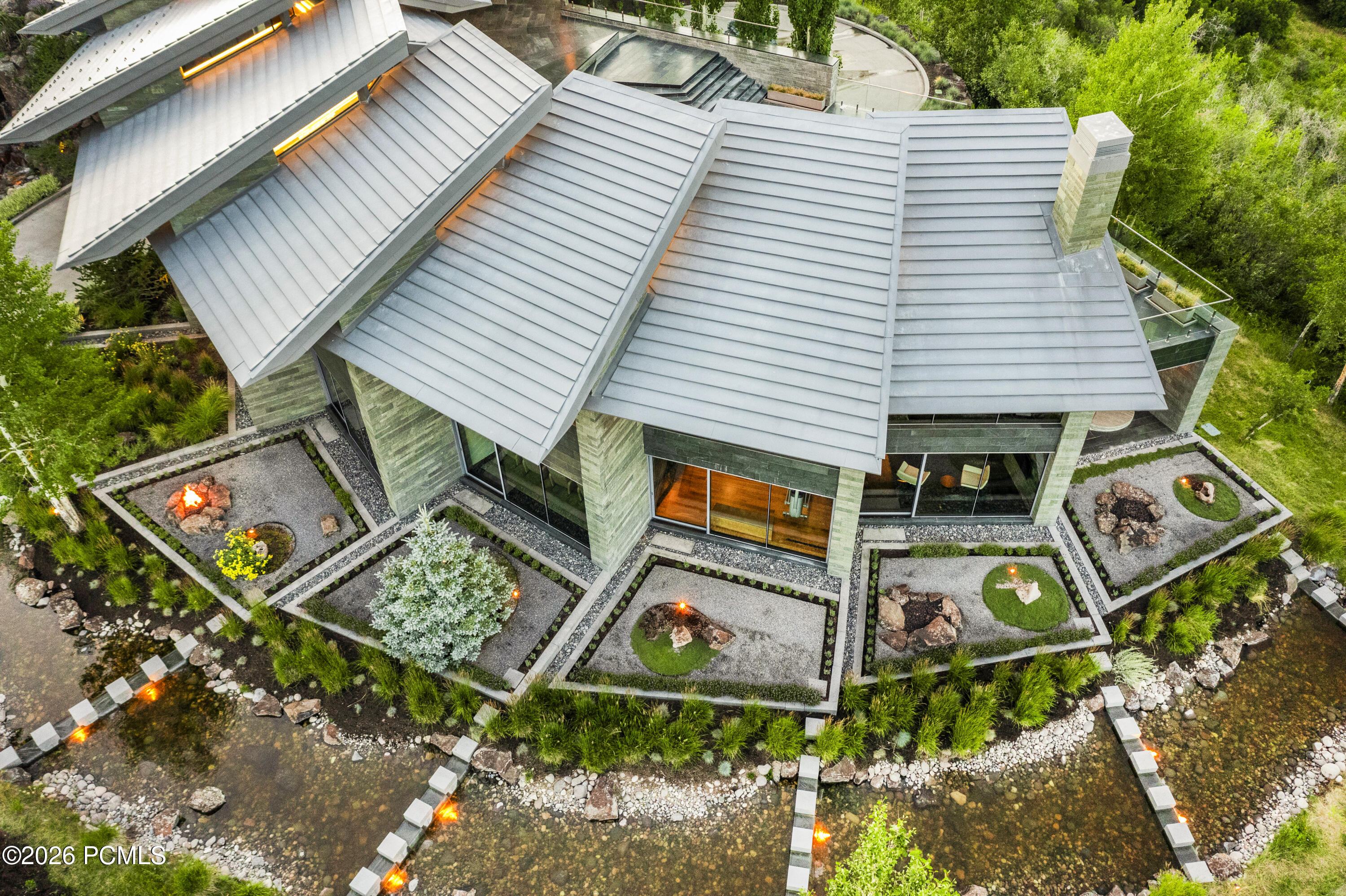 3853 Rockport Ridge Road