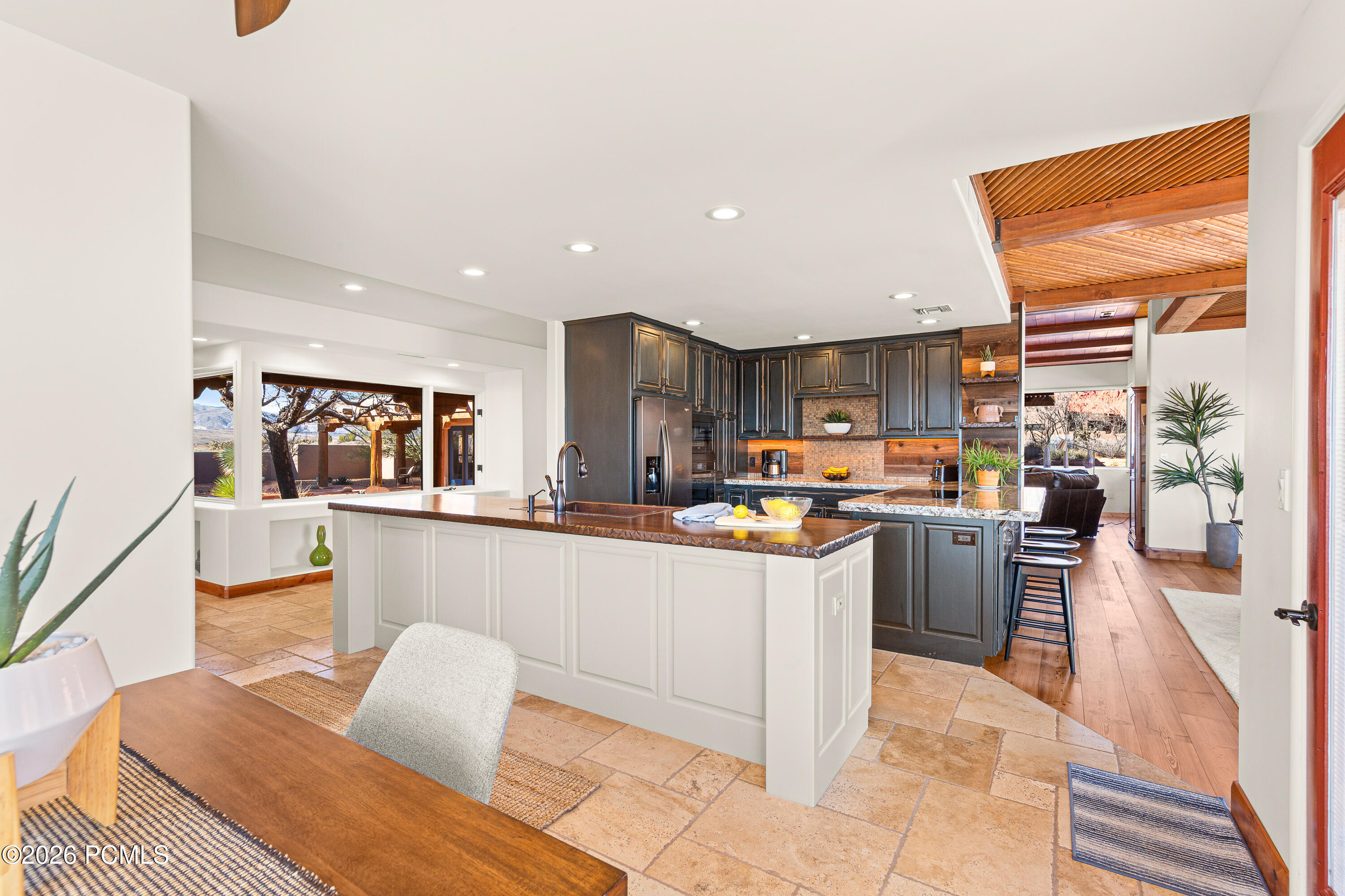 1068 N Shonto Ridge Drive