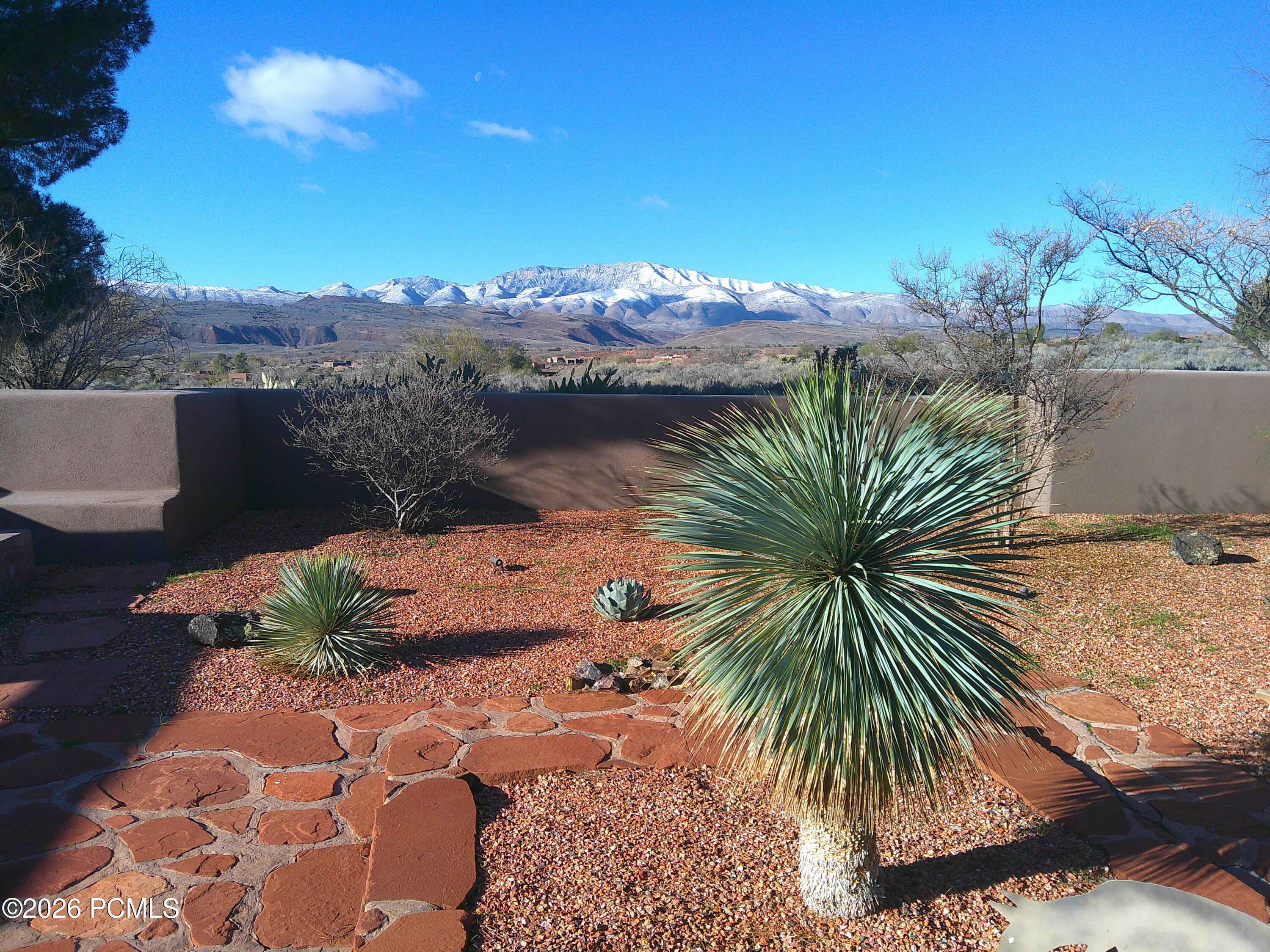 1068 N Shonto Ridge Drive