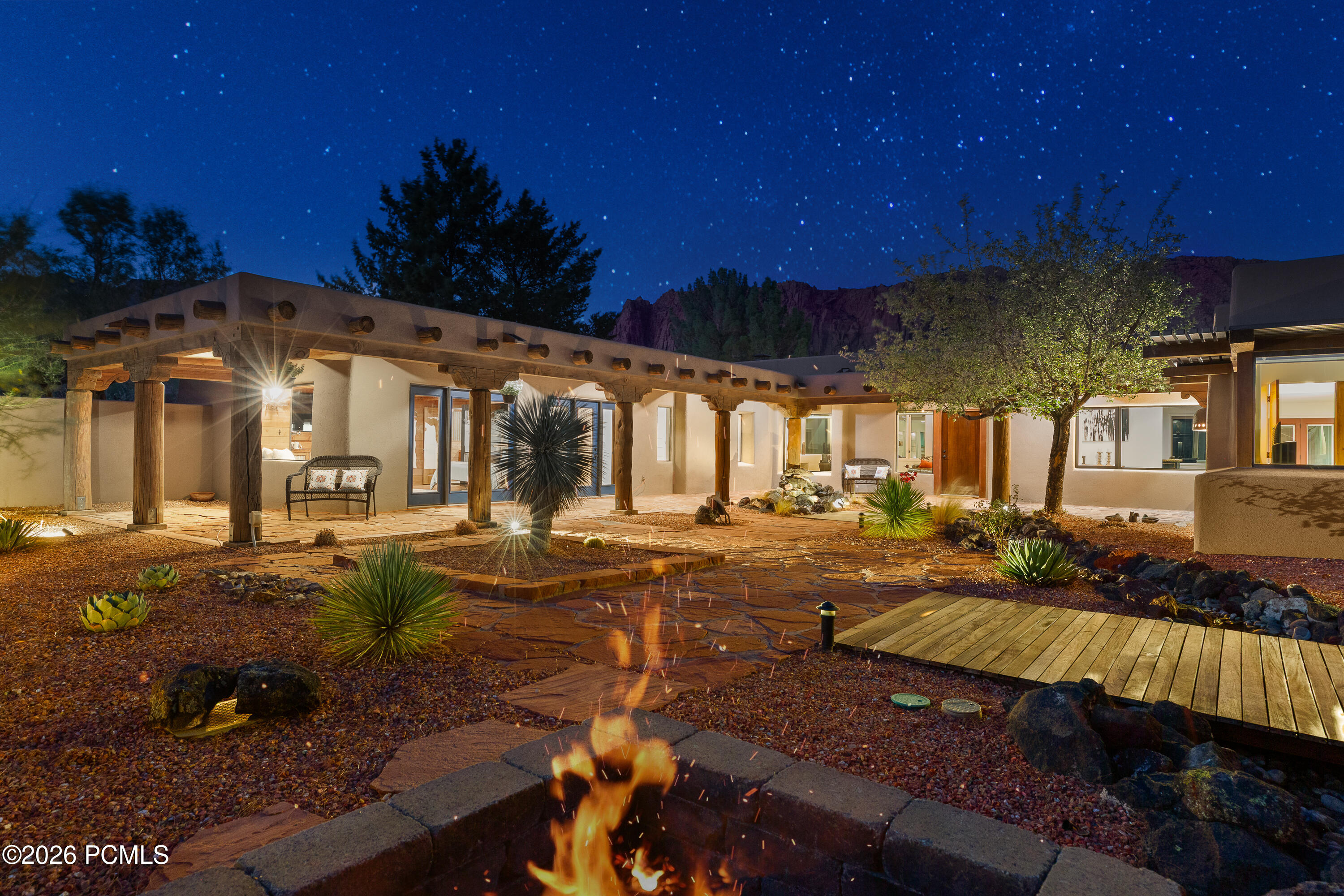 1068 N Shonto Ridge Drive