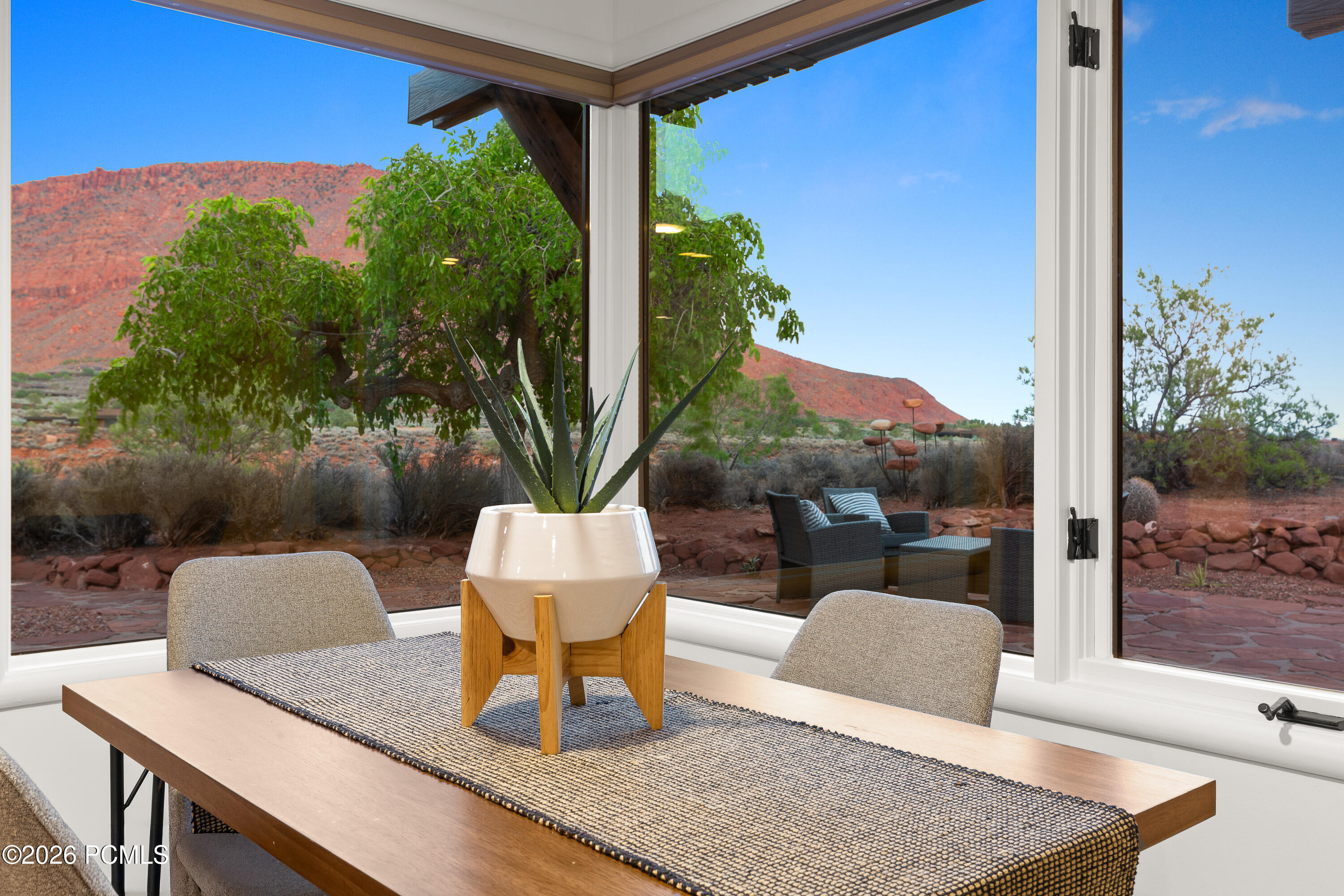 1068 N Shonto Ridge Drive