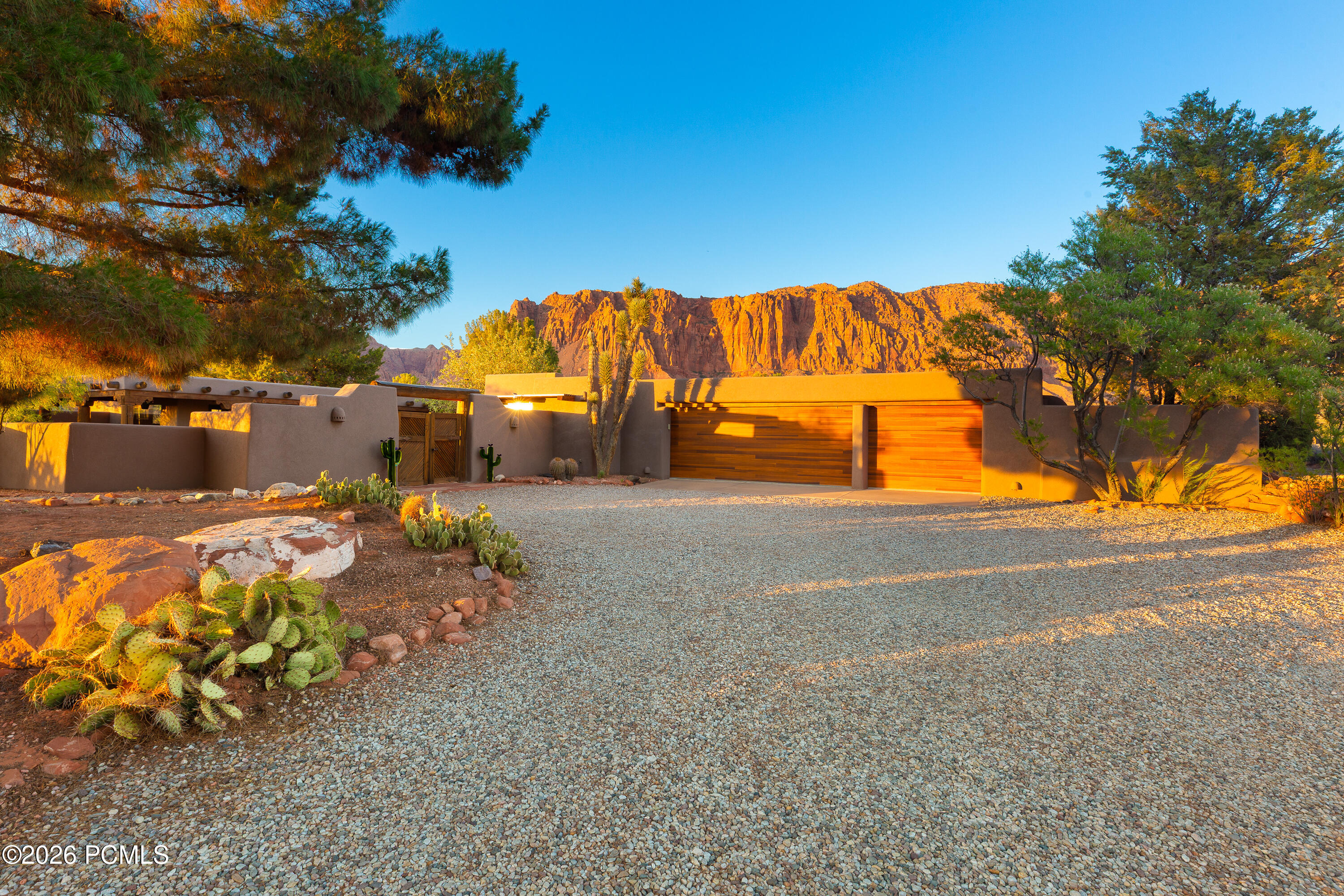 1068 N Shonto Ridge Drive