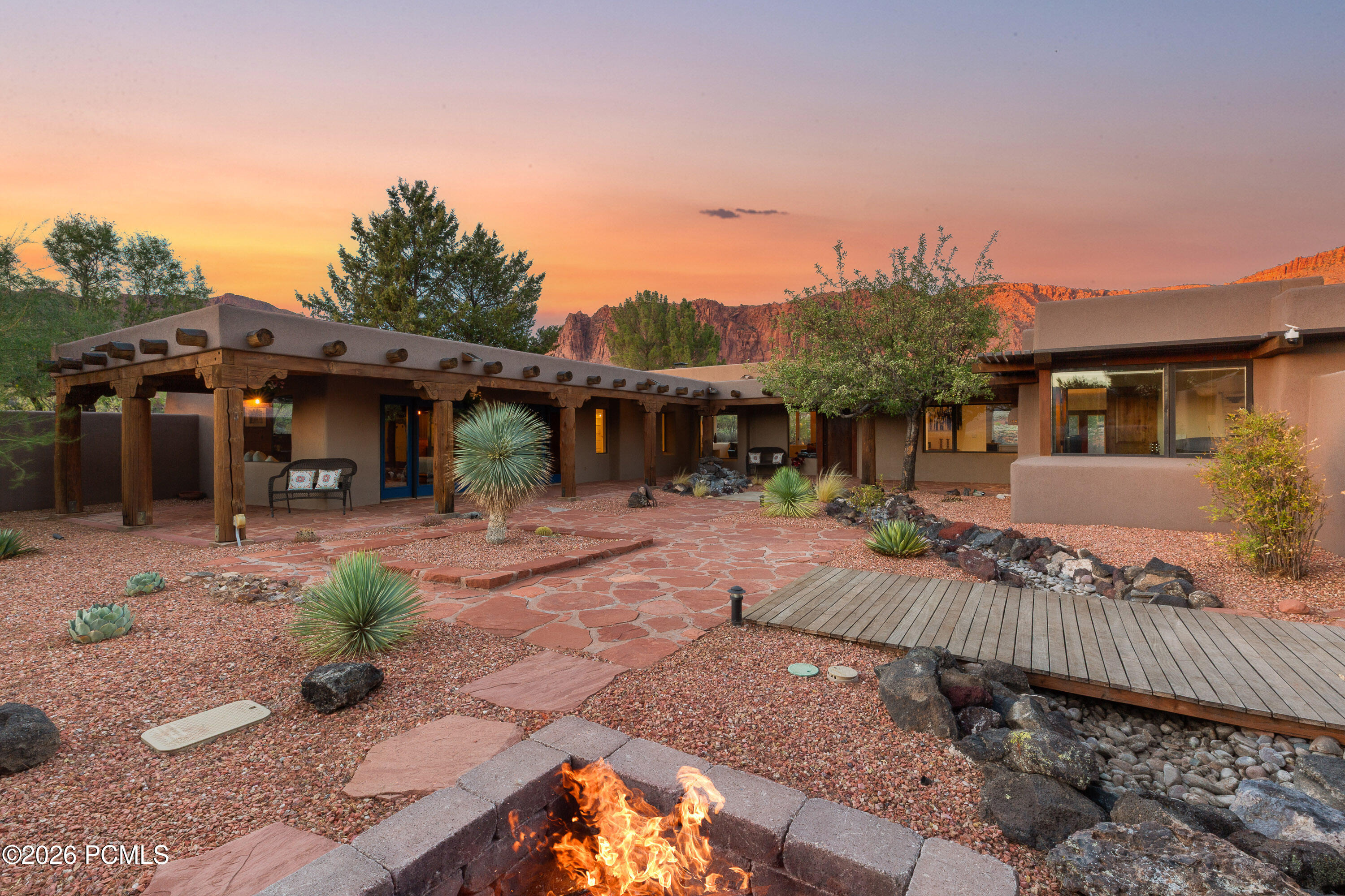 1068 N Shonto Ridge Drive