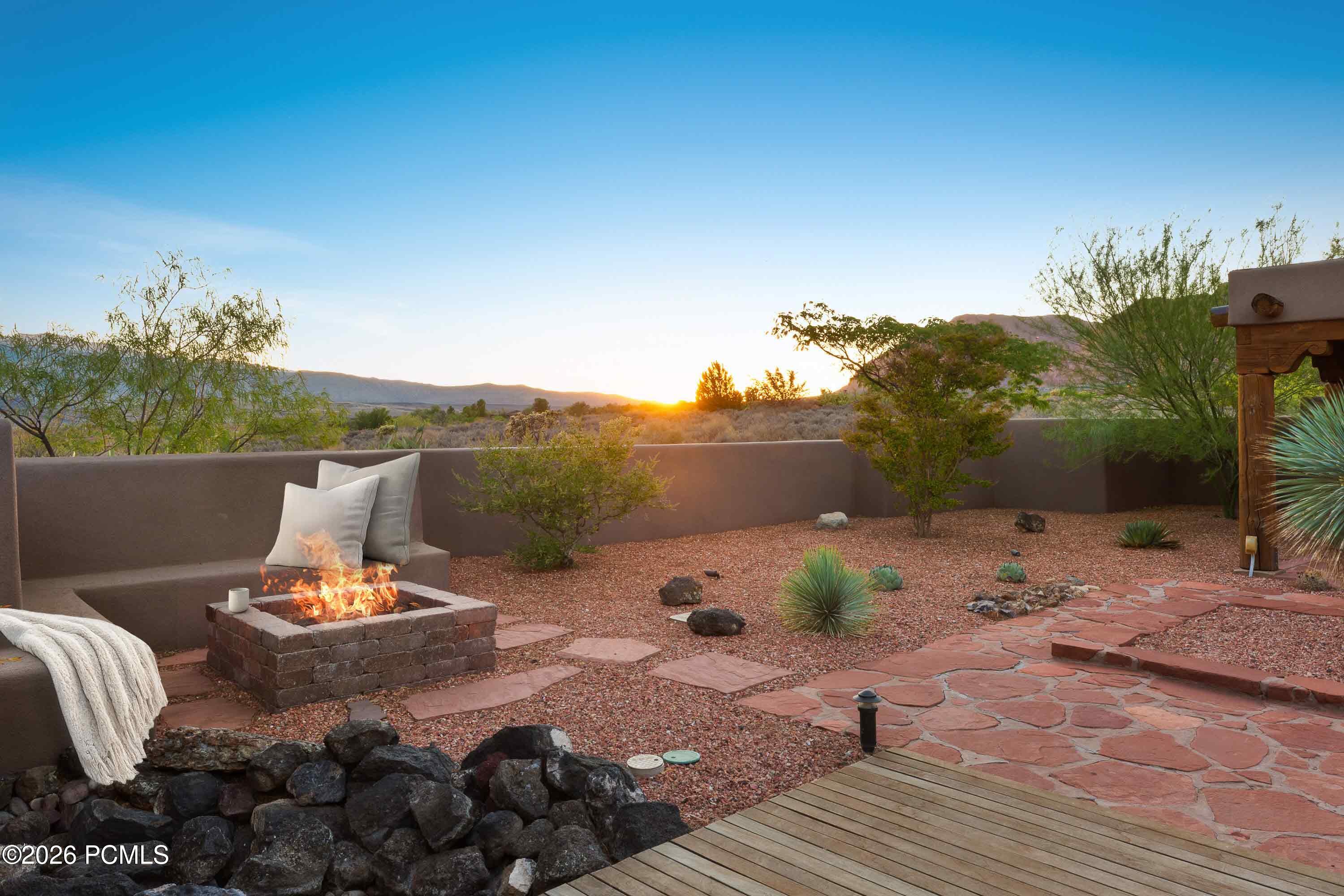 1068 N Shonto Ridge Drive