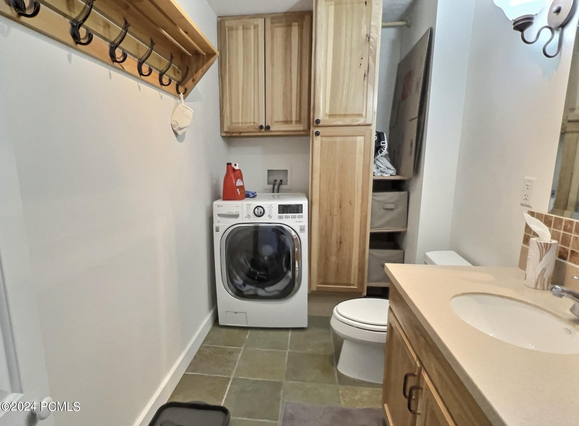 1364 W Stillwater Drive 2053