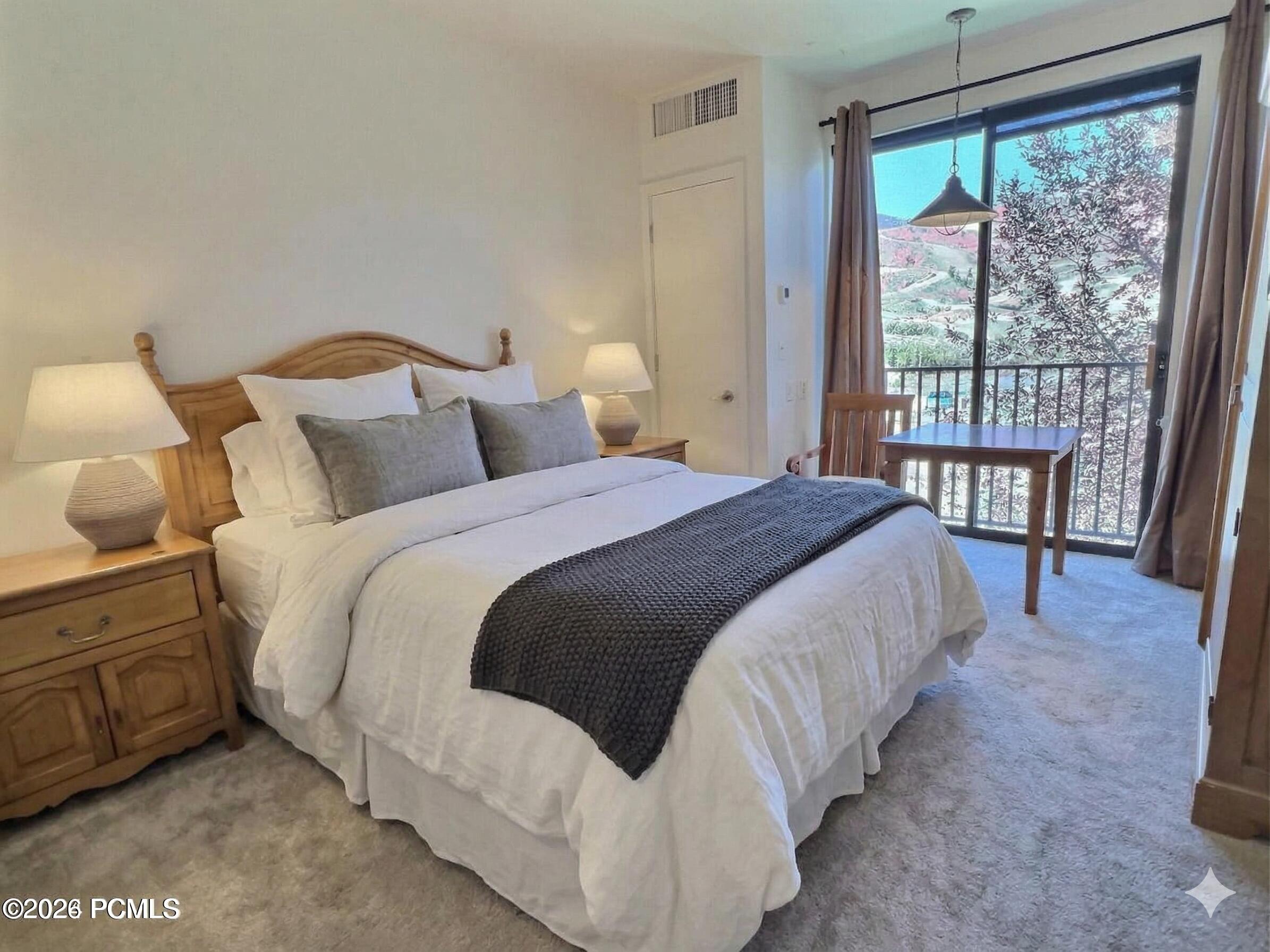 1364 W Stillwater Drive 2053