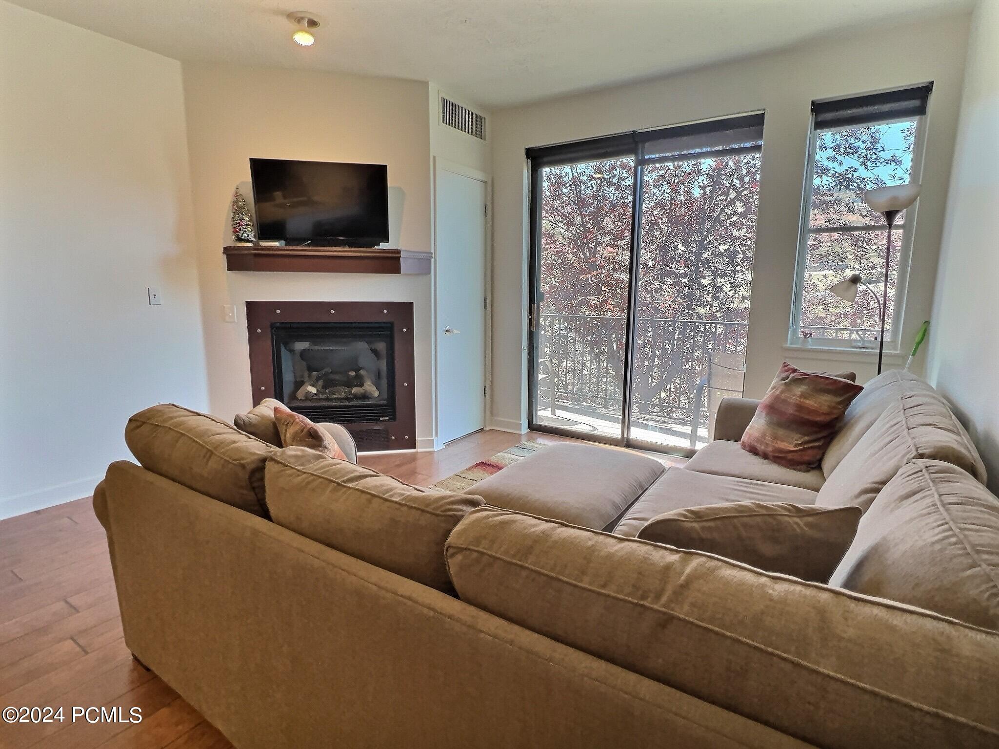 1364 W Stillwater Drive 2053