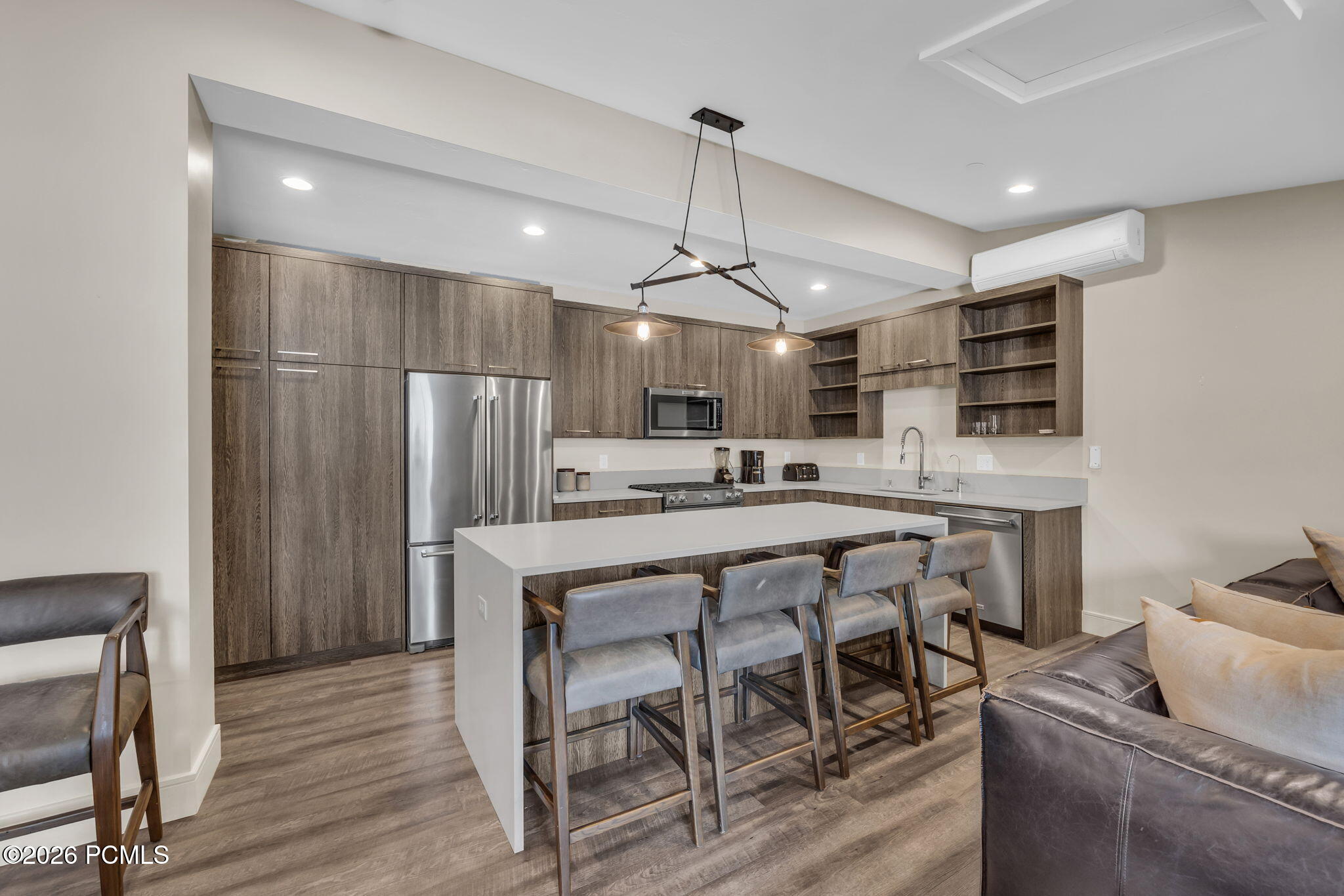 1200 W Lori Lane C15