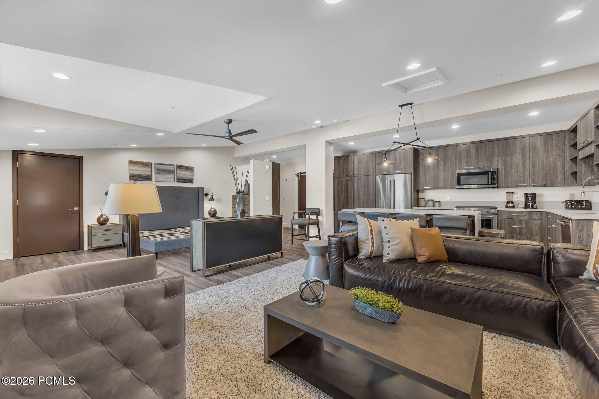 1200 W Lori Lane C15