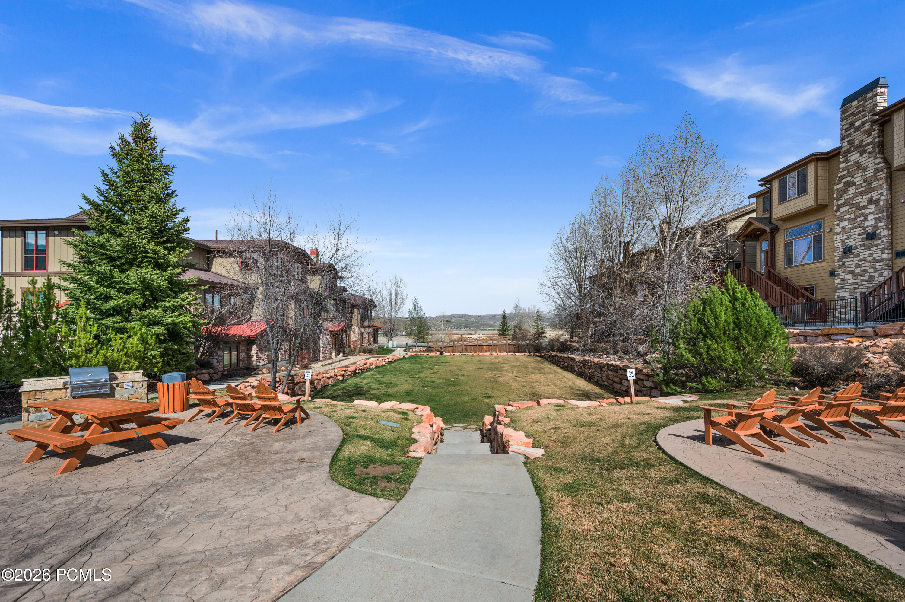 5569 N Oslo Lane 3402