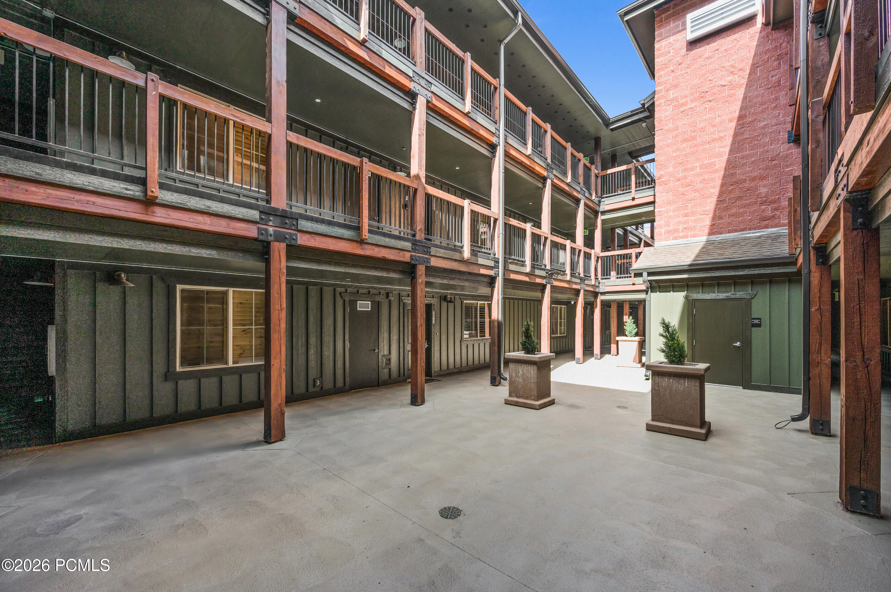 5569 N Oslo Lane 3402