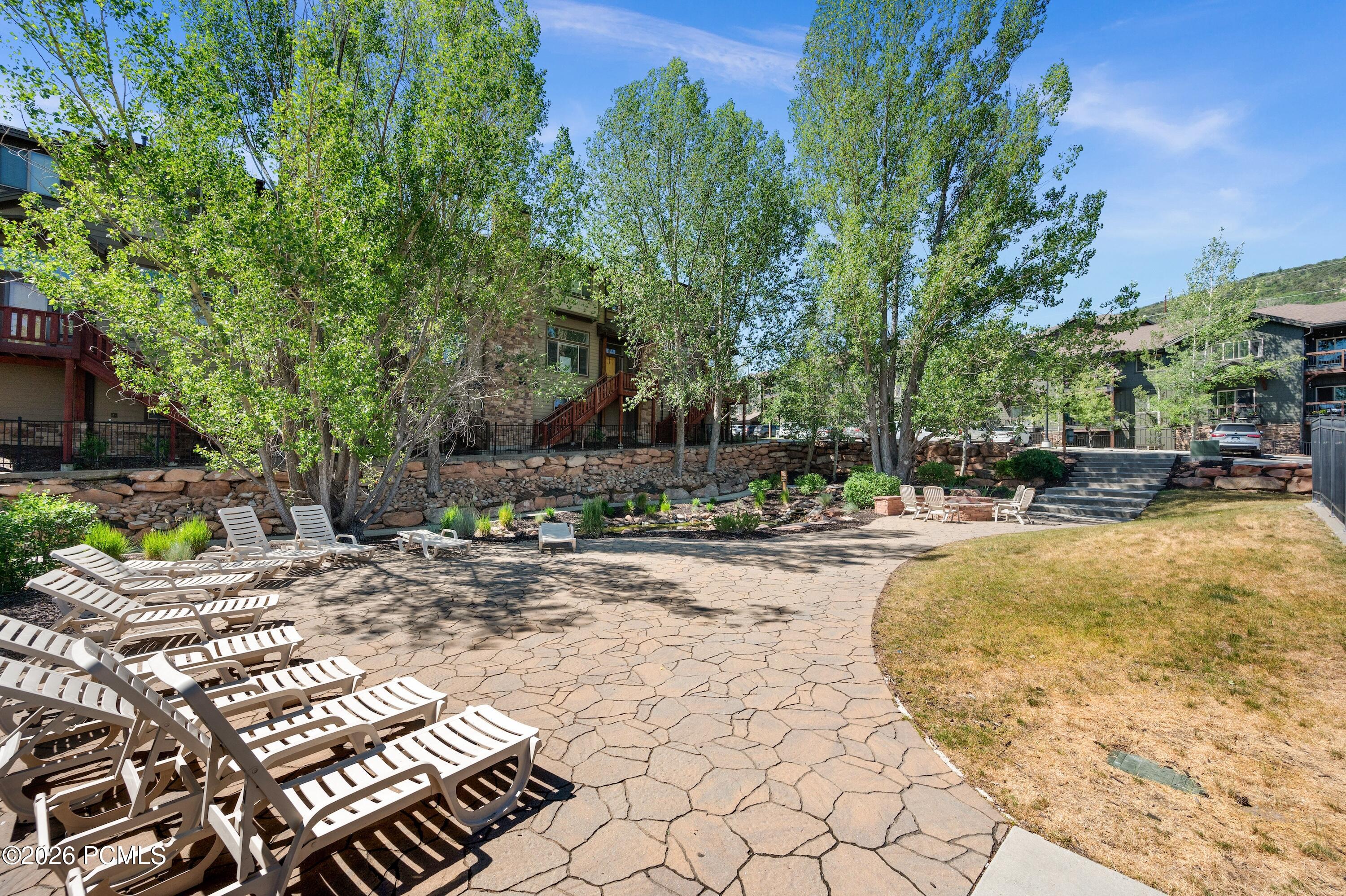 5569 N Oslo Lane 3402