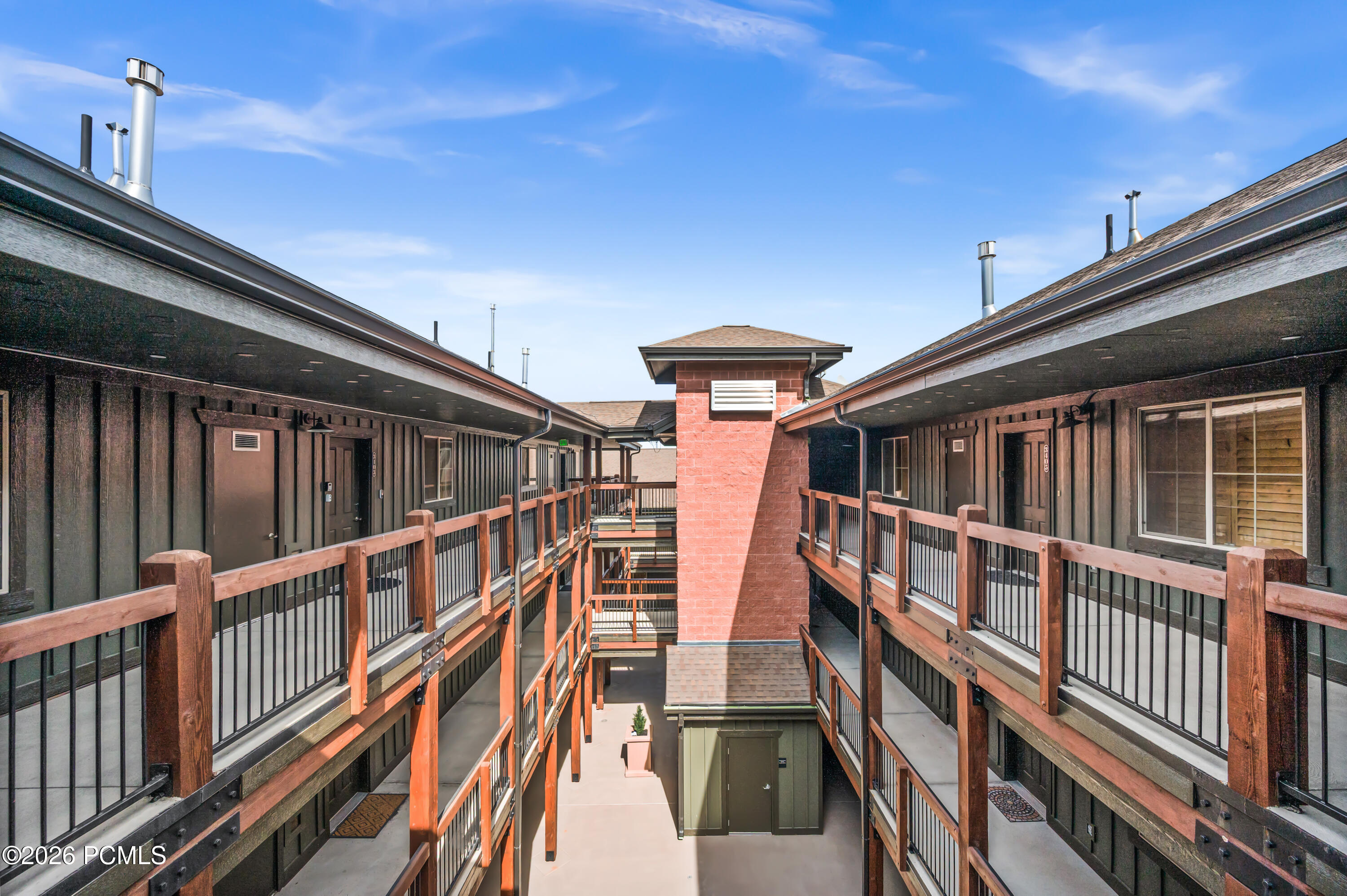 5569 N Oslo Lane 3402