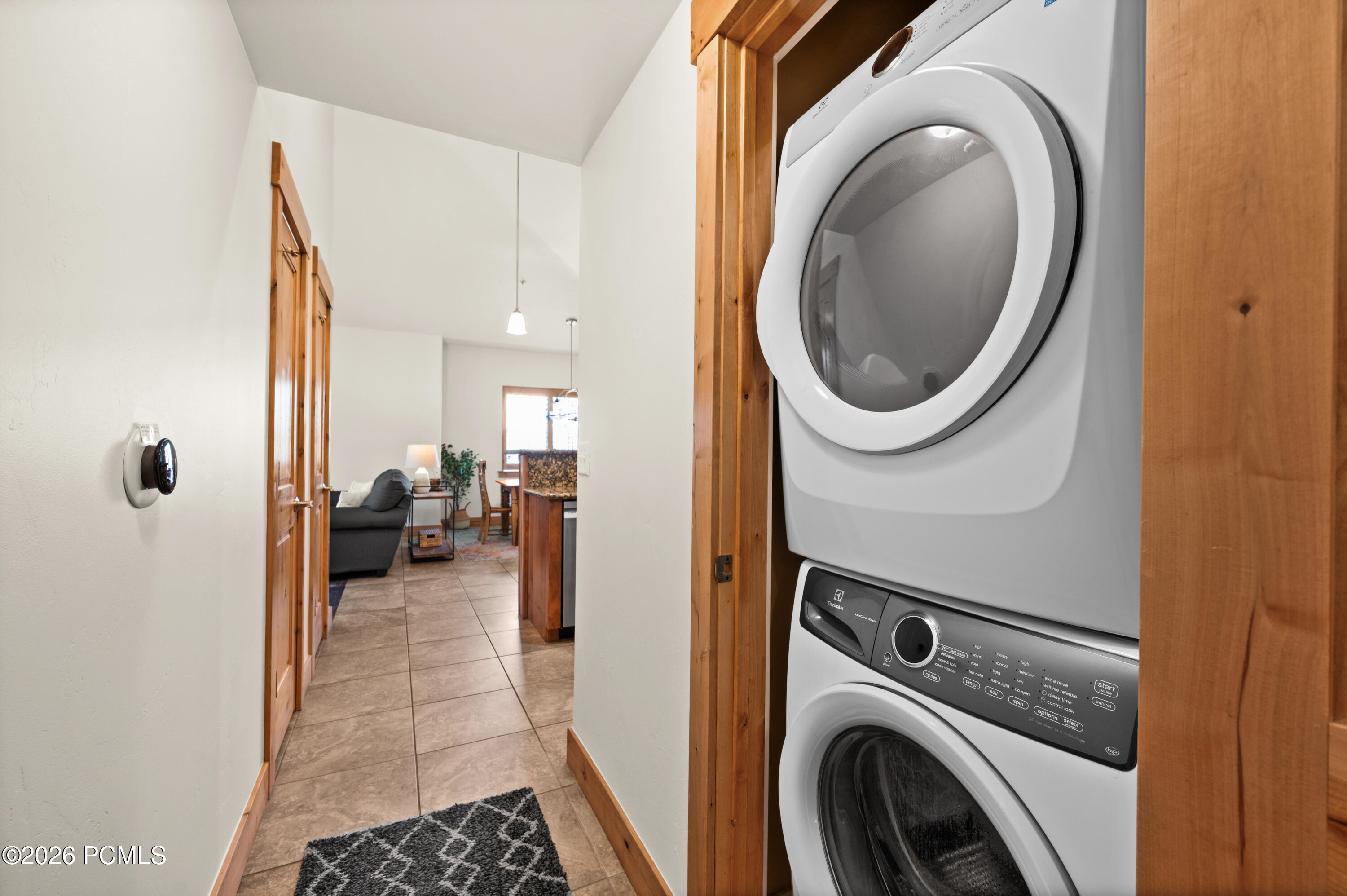 5569 N Oslo Lane 3402