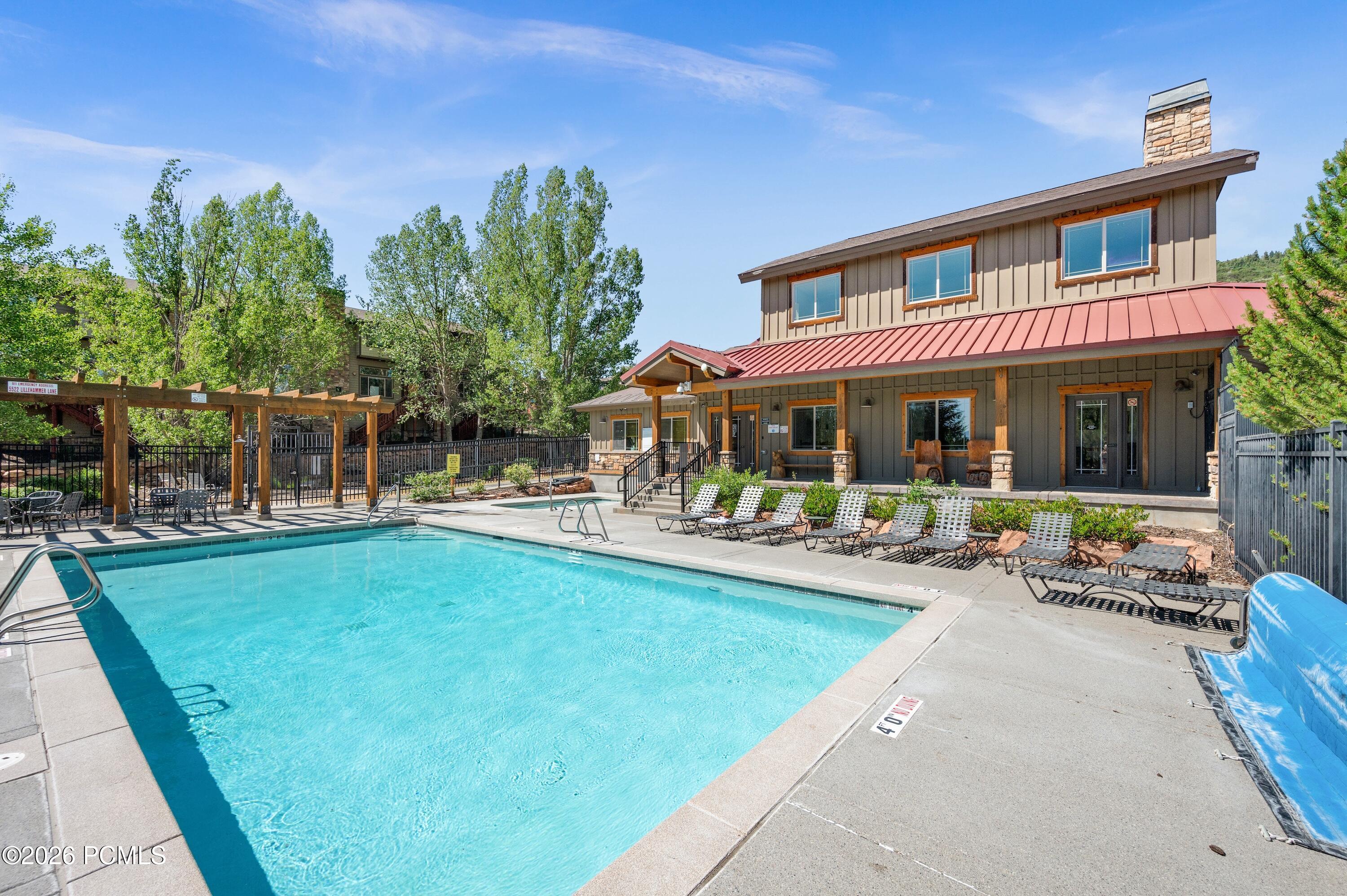 5569 N Oslo Lane 3402