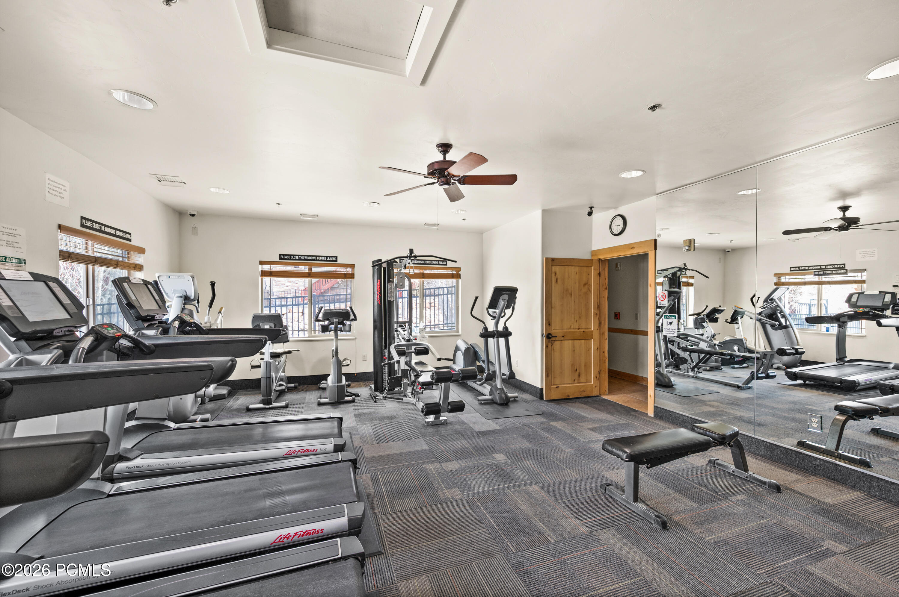 5569 N Oslo Lane 3402