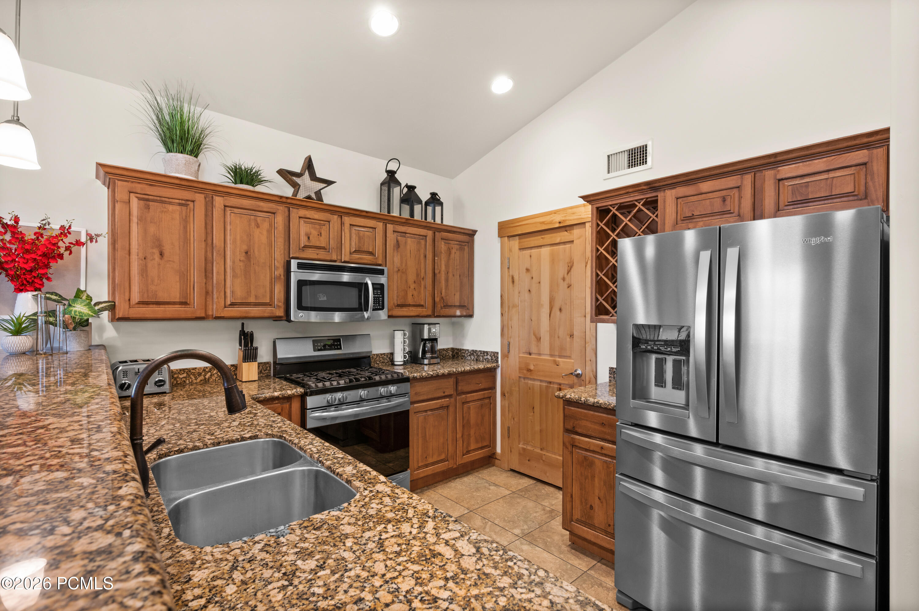 5569 N Oslo Lane 3402