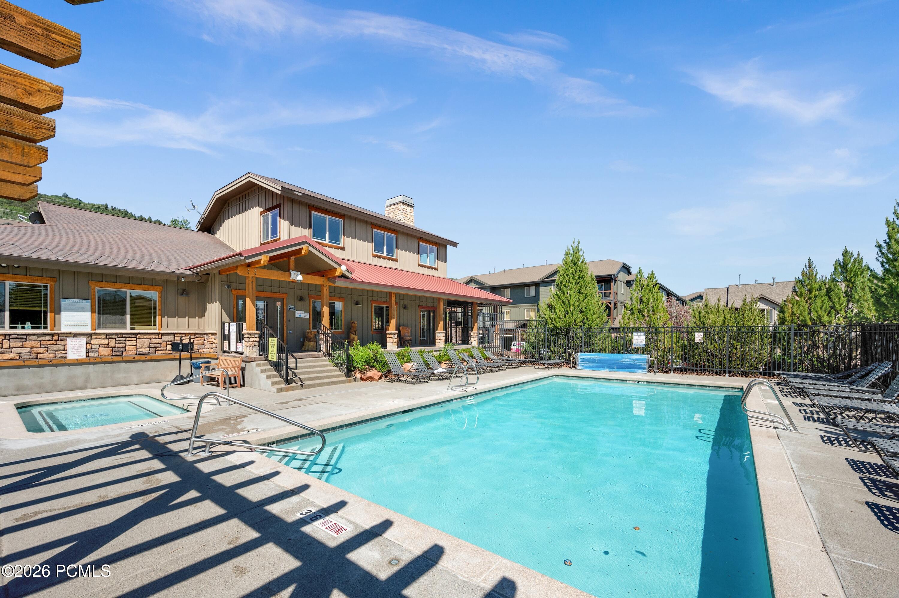 5569 N Oslo Lane 3402