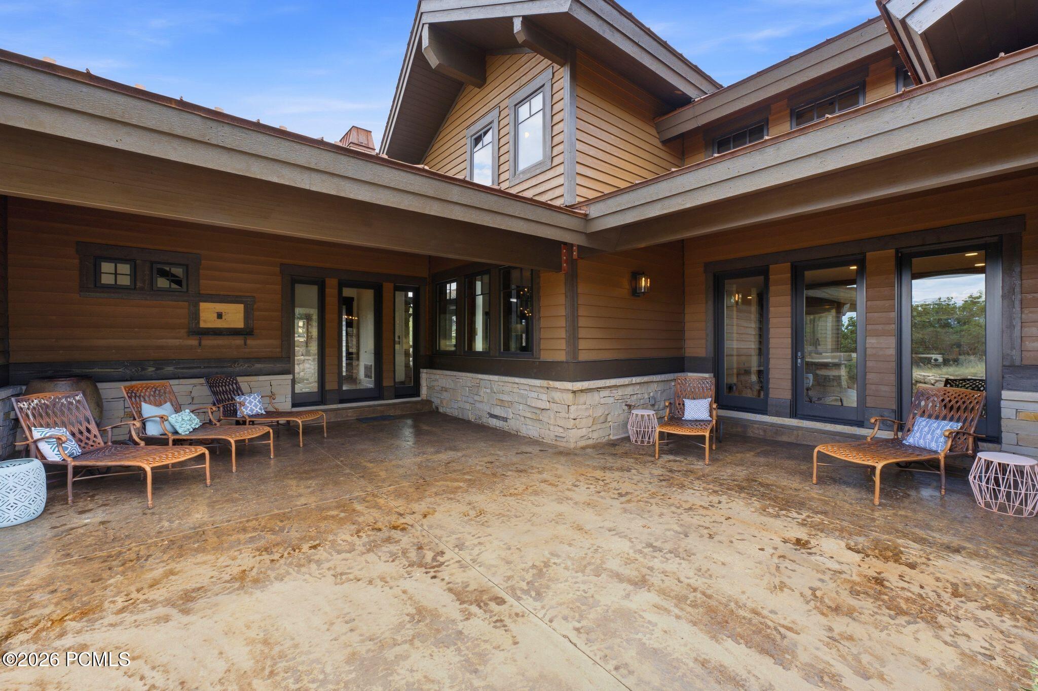 8235 N Sunrise Loop