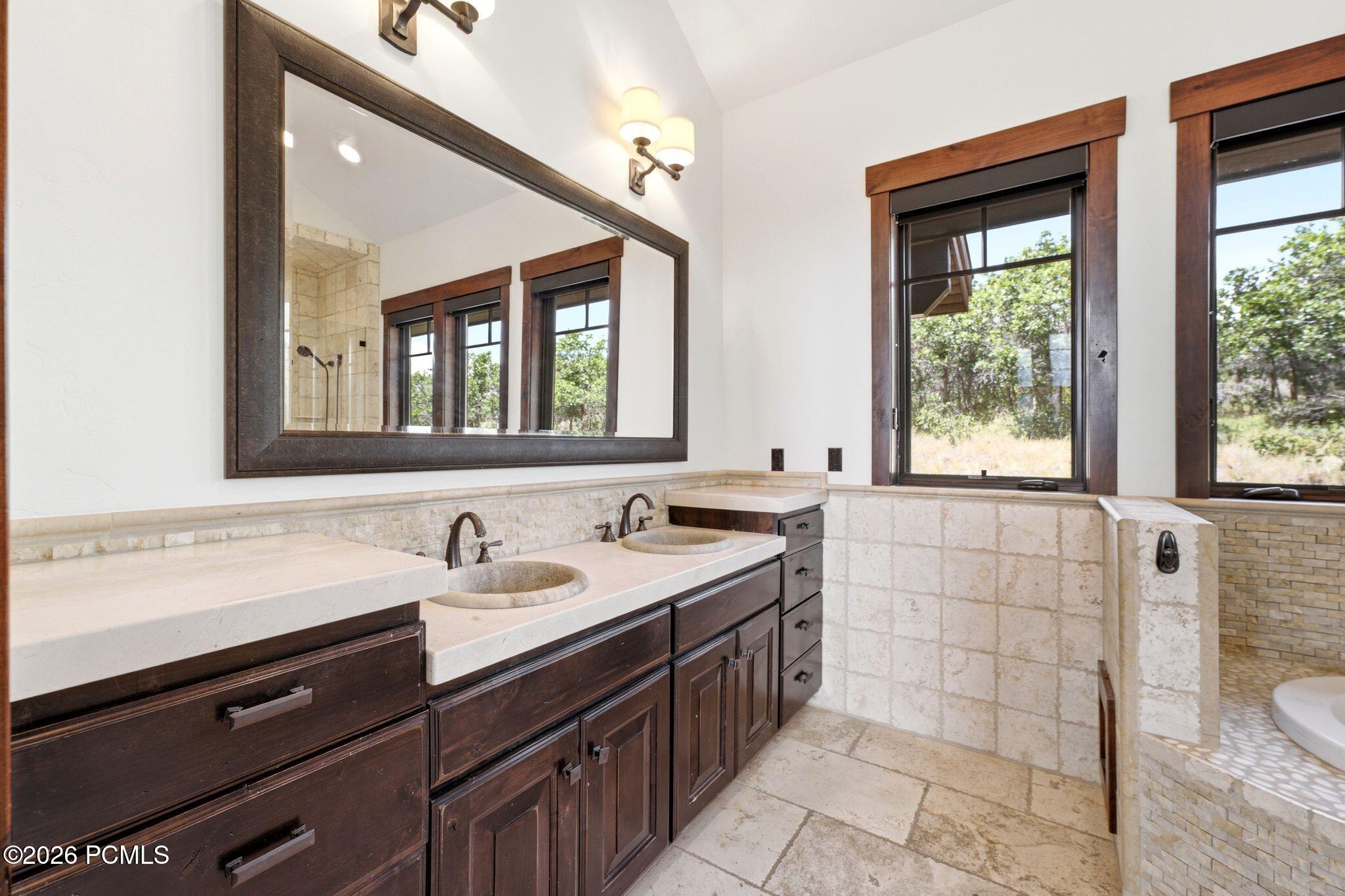 8235 N Sunrise Loop