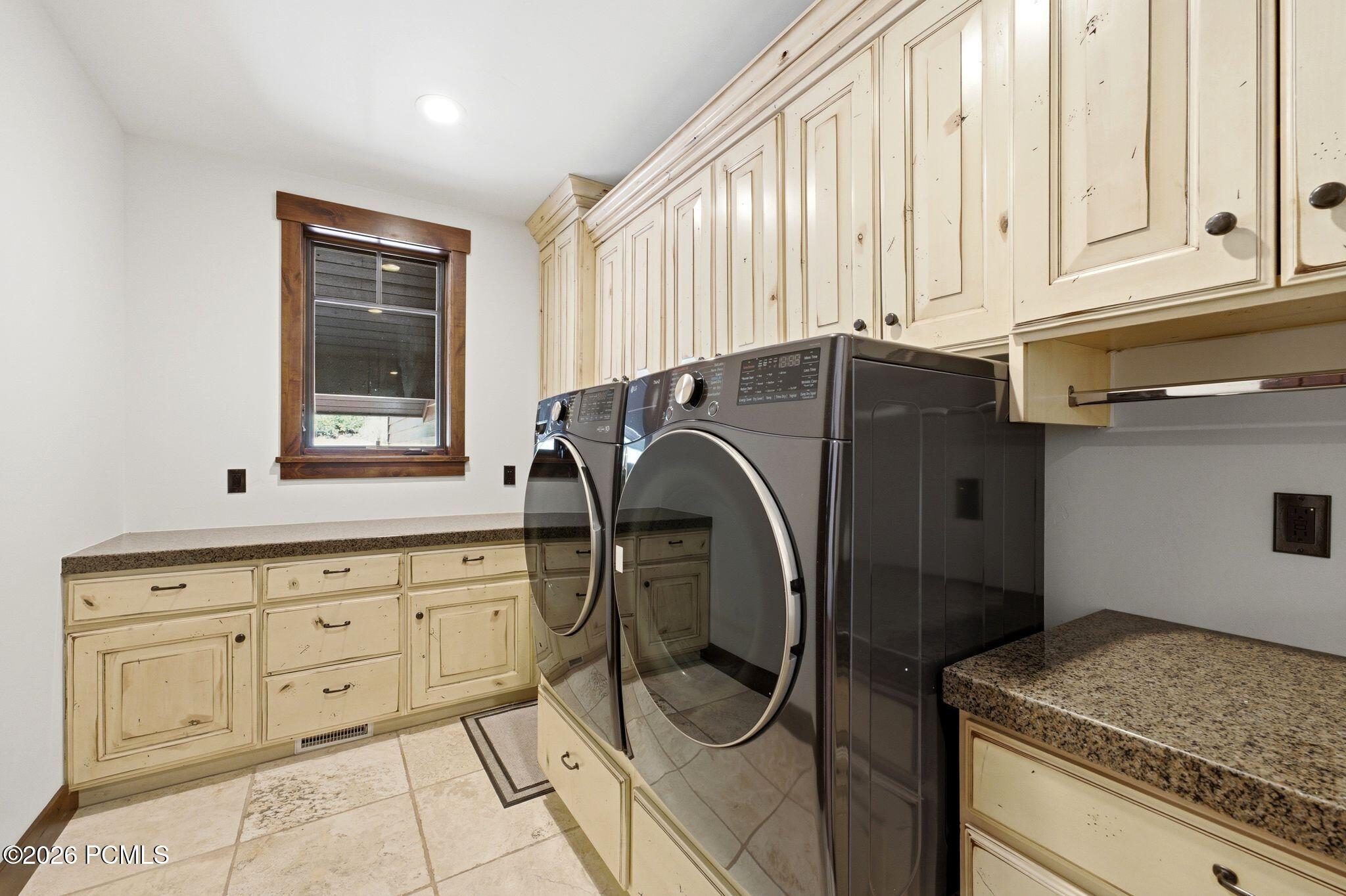 8235 N Sunrise Loop