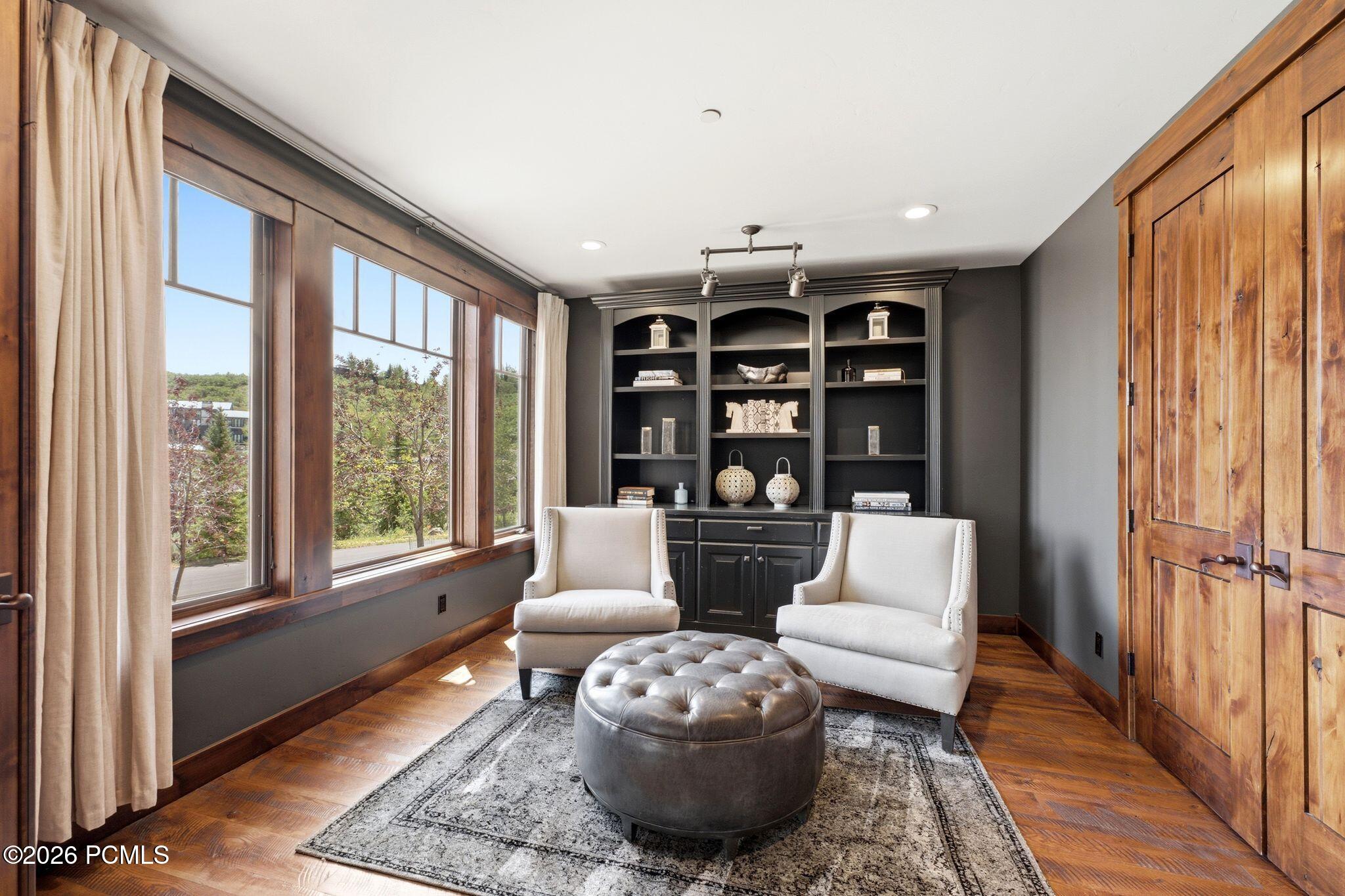 8235 N Sunrise Loop