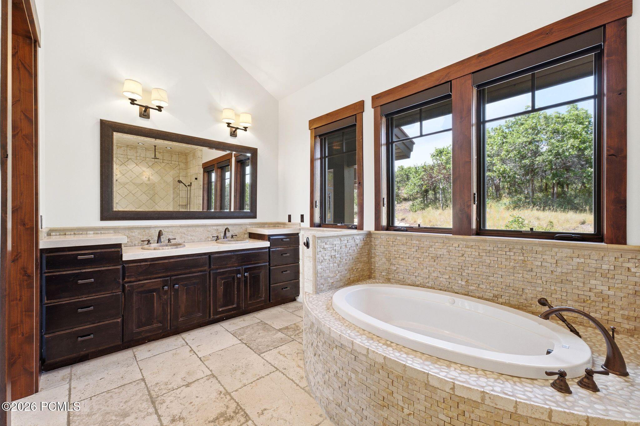 8235 N Sunrise Loop